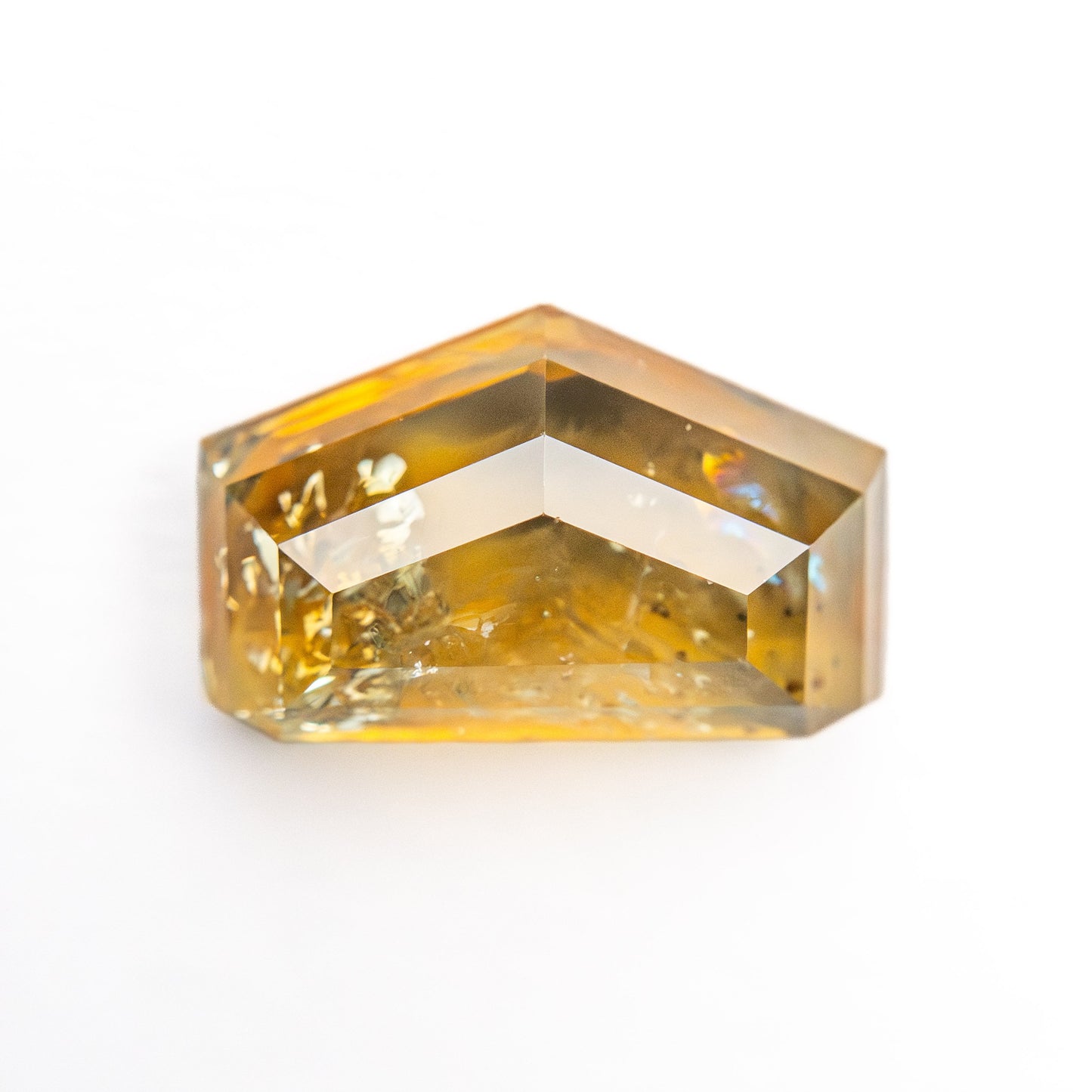 3.41カラット 6.90x10.49x4.05mm シールドポートレートカットサファイア 22434-143