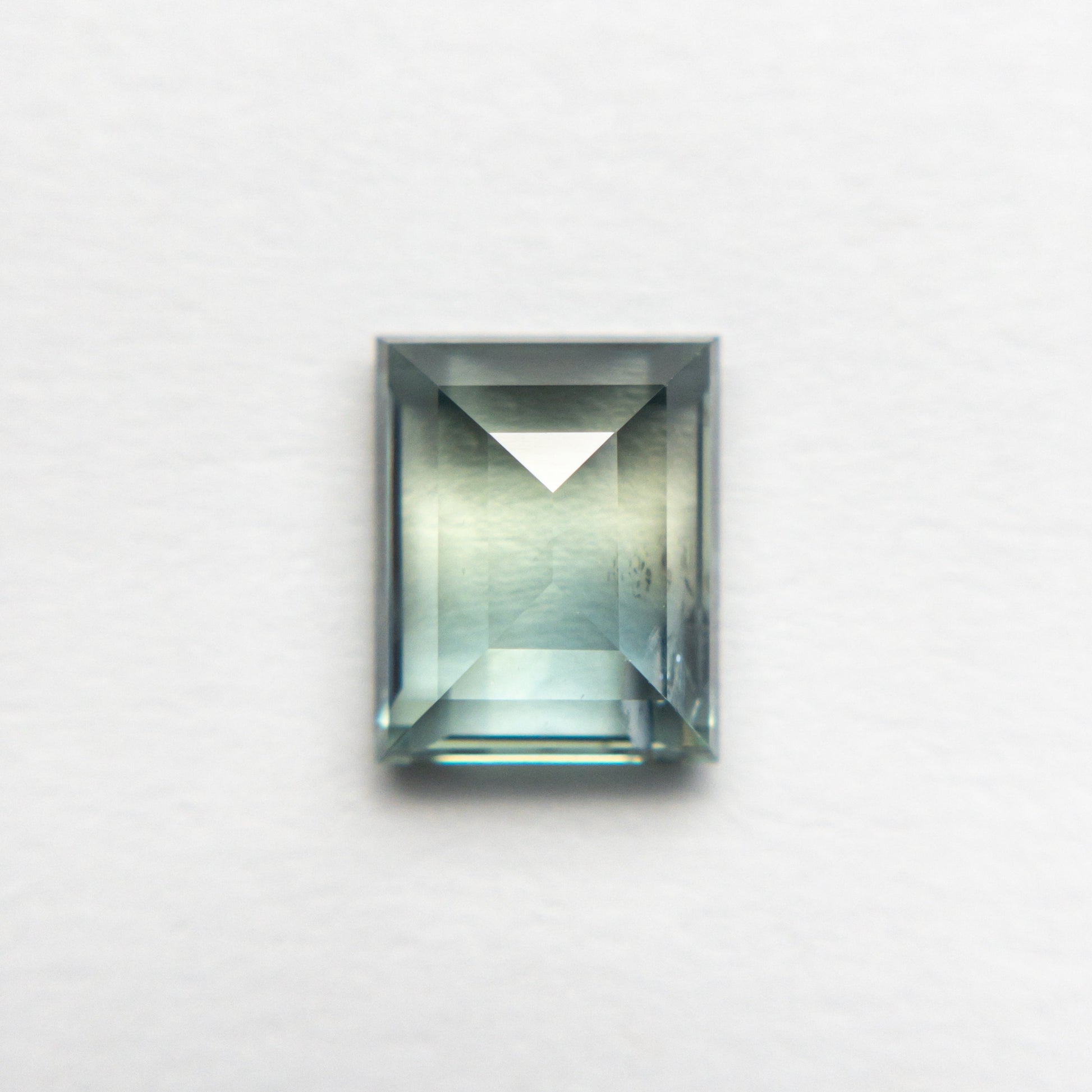 1.89ct 7.34x5.91x3.19mm レクタングルローズカットサファイア 22705-01
