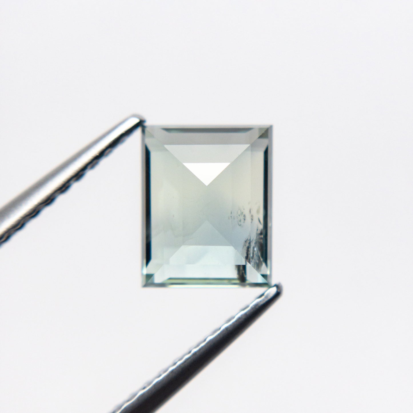 1.89ct 7.34x5.91x3.19mm レクタングルローズカットサファイア 22705-01