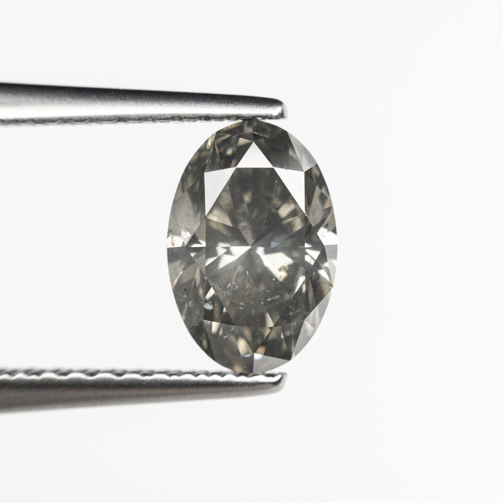 1.01ct 7.77x5.22x3.56mm ファンシー グレー オーバル ブリリアント 19546-01