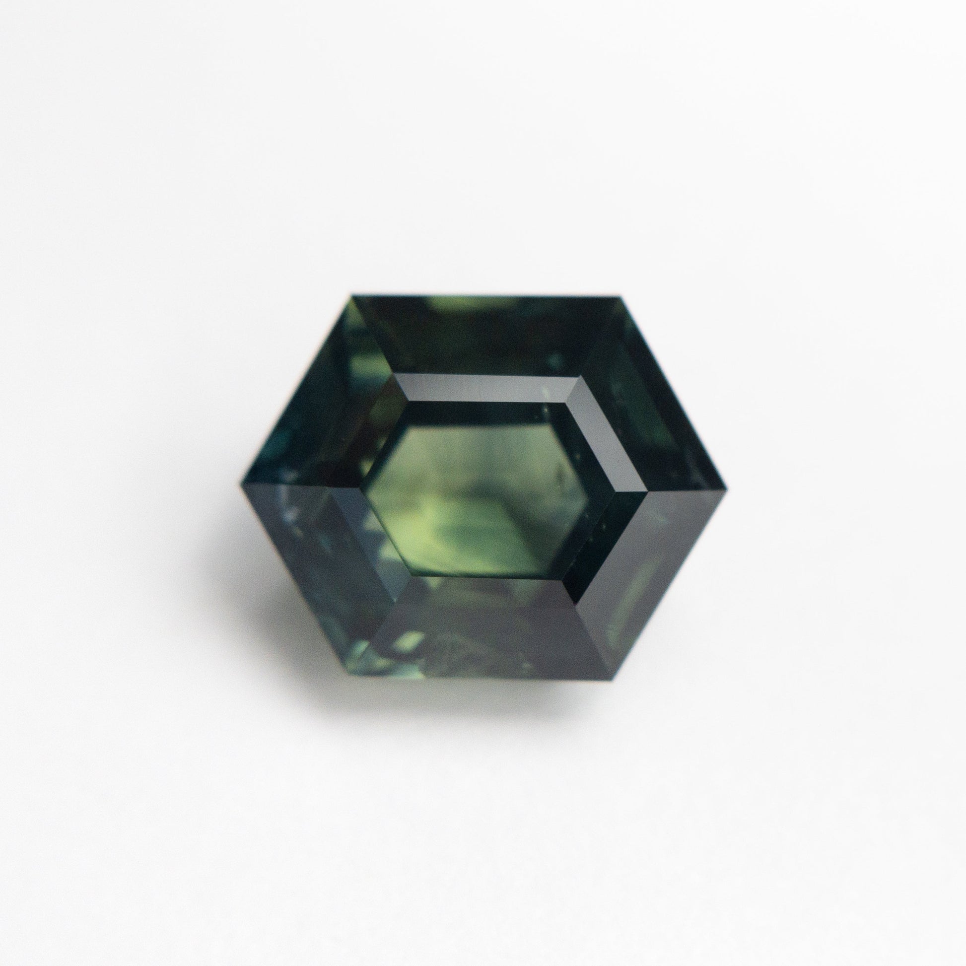 3.04ct 9.36x7.45x5.19mm ヘキサゴン ステップカット サファイア 22765-01