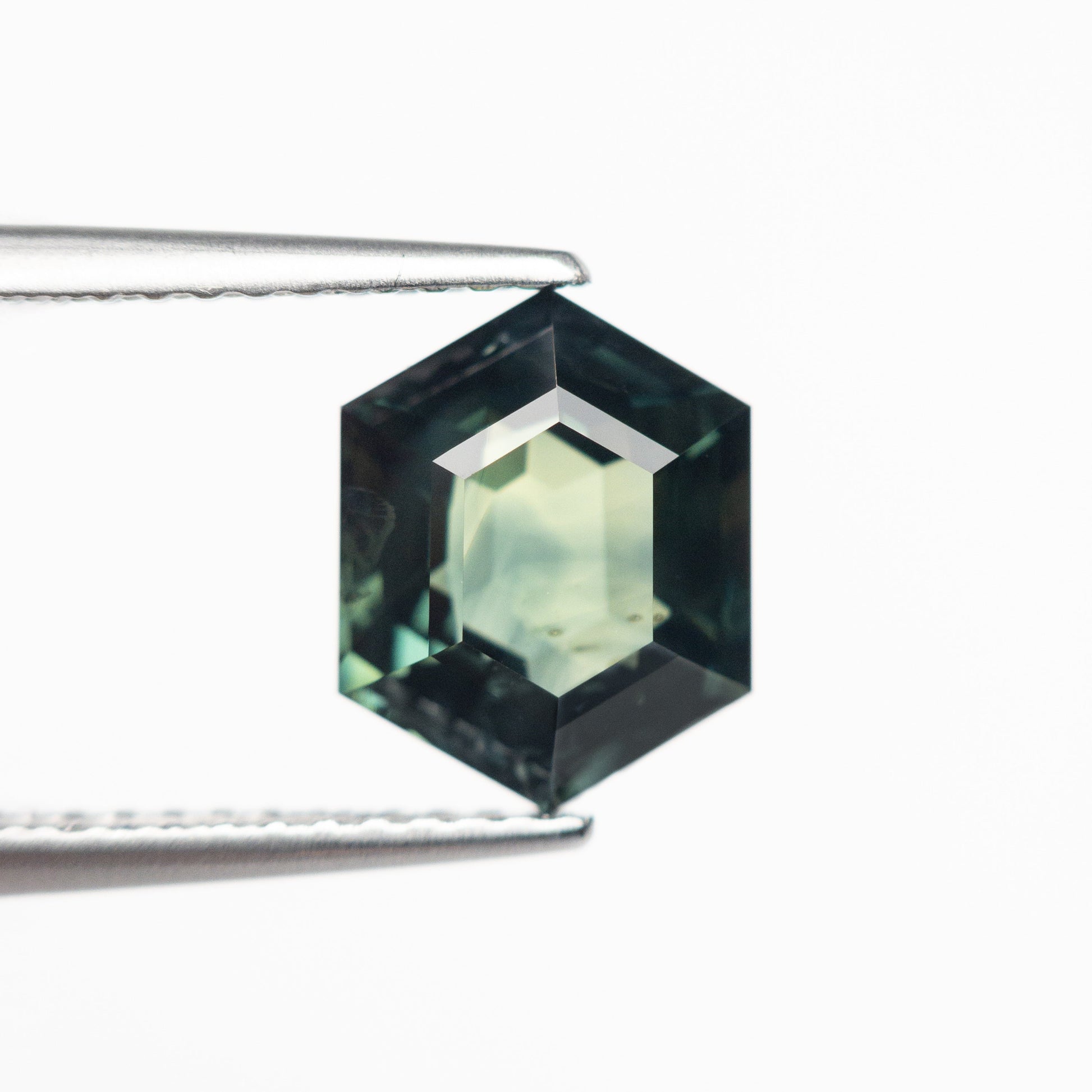 3.04ct 9.36x7.45x5.19mm ヘキサゴン ステップカット サファイア 22765-01
