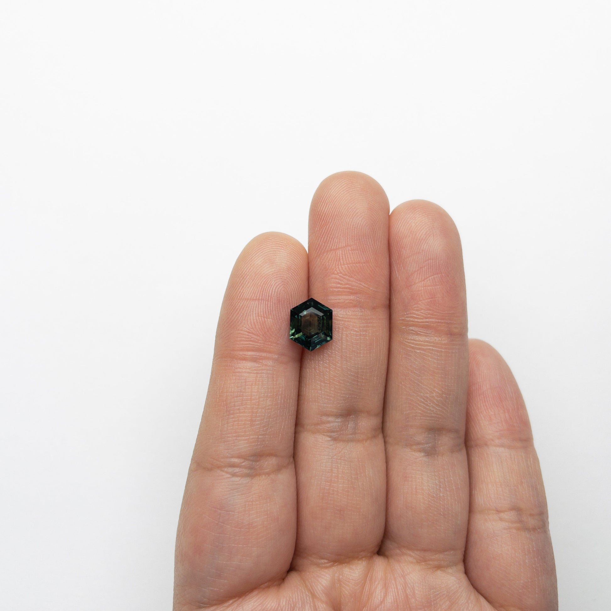3.04ct 9.36x7.45x5.19mm ヘキサゴン ステップカット サファイア 22765-01