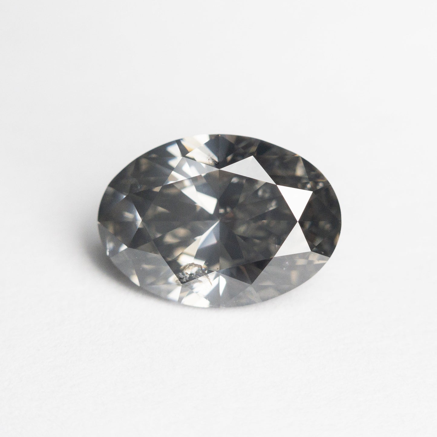 1.51ct 9.05x6.42x3.93mm SI2 ファンシーグレーオーバルブリリアント 22828-01