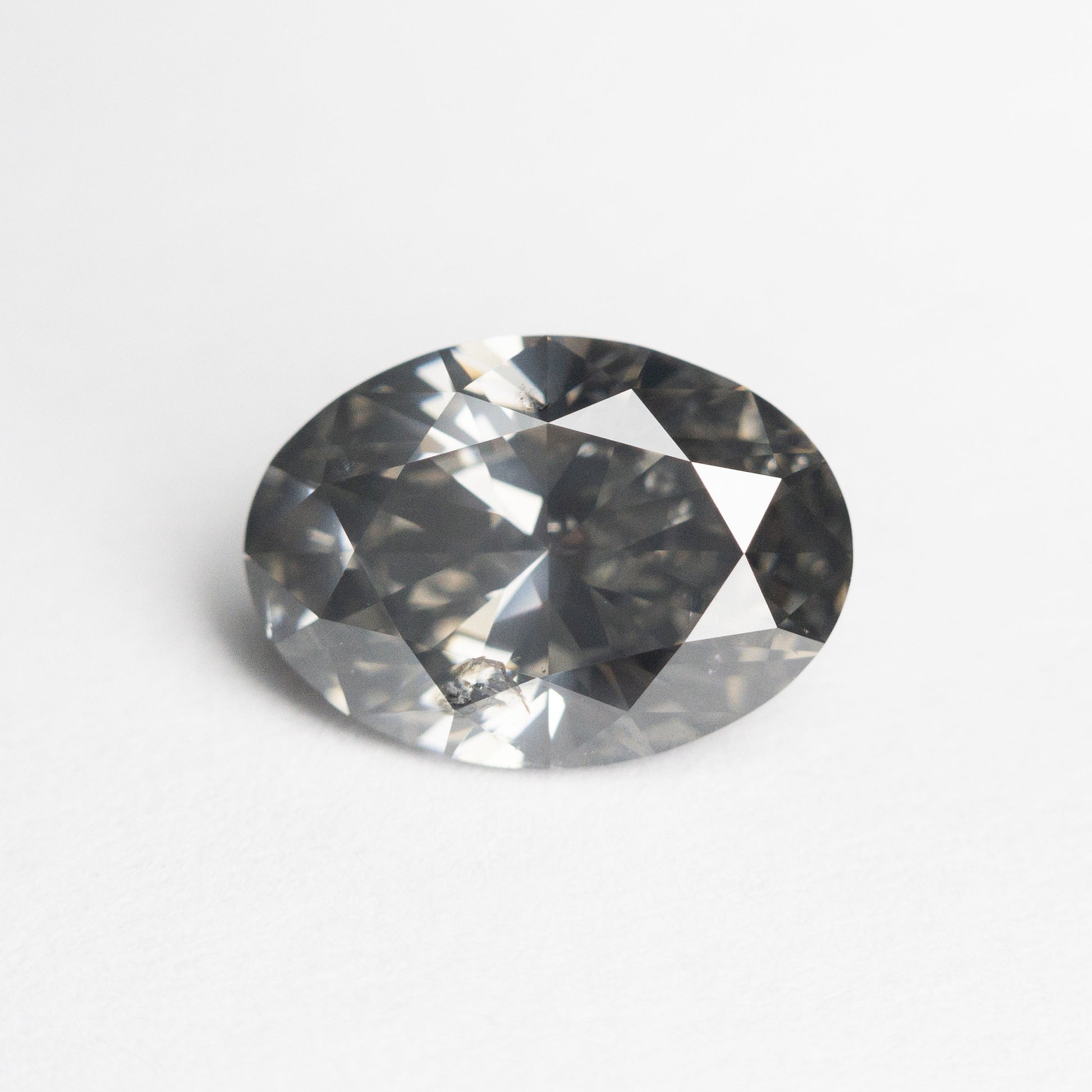 1.51ct 9.05x6.42x3.93mm SI2 ファンシーグレーオーバルブリリアント 22828-01