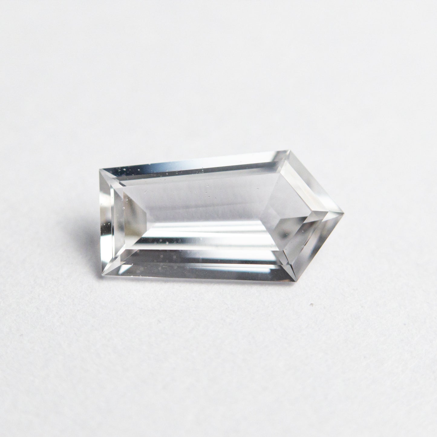 0.91ct 8.87x4.84x2.38mm ペンタゴン ステップカット サファイア 22835-01