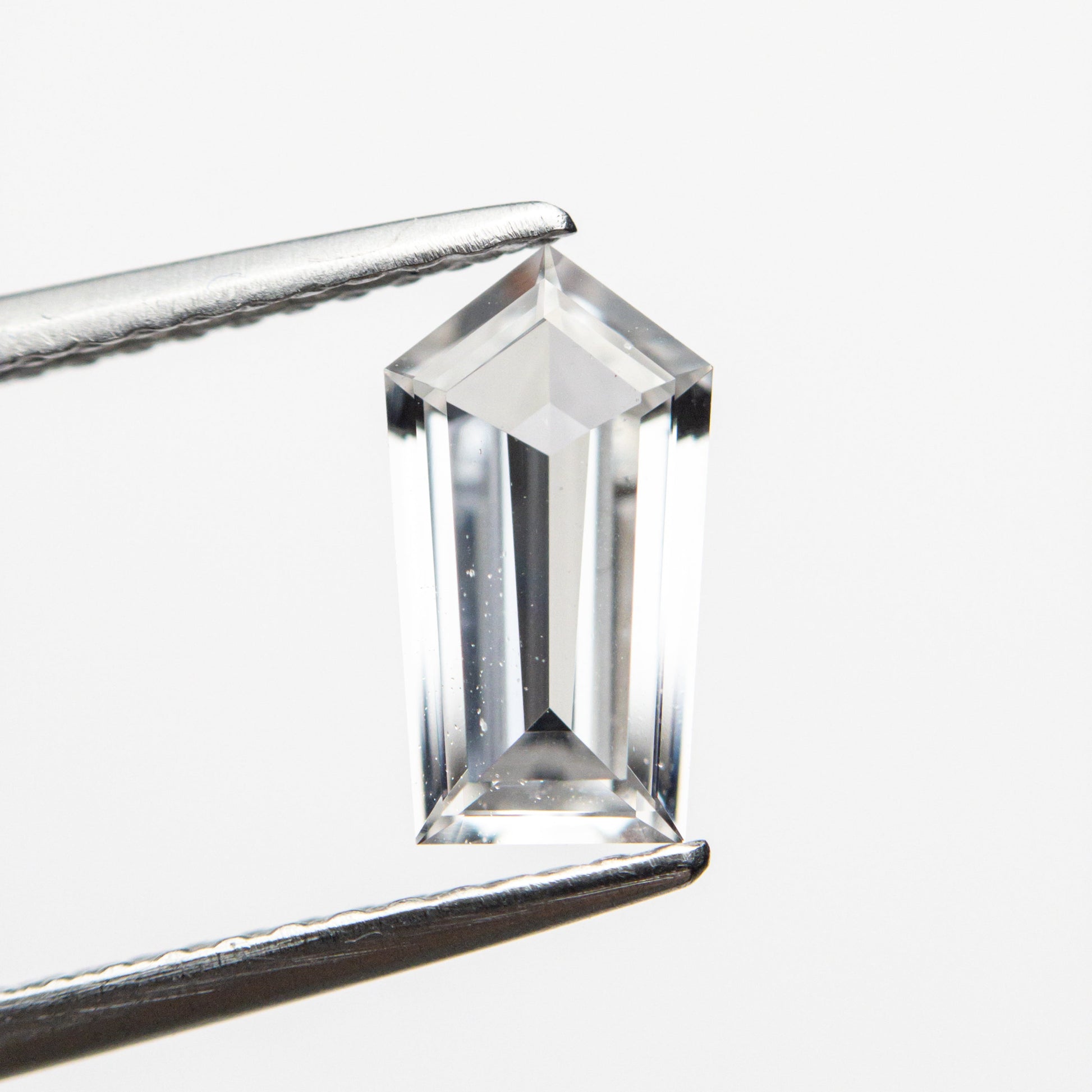 0.91ct 8.87x4.84x2.38mm ペンタゴン ステップカット サファイア 22835-01