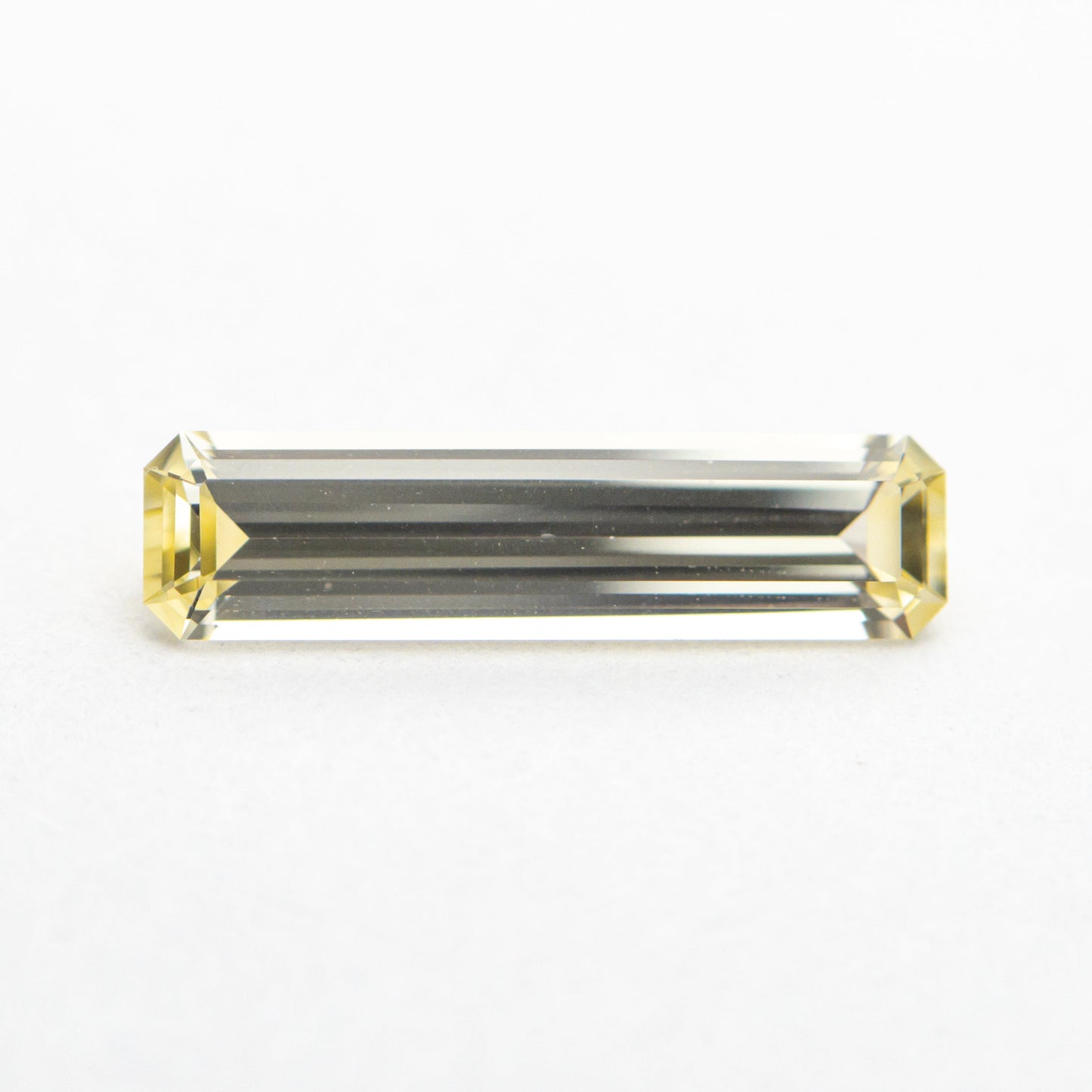 0.87ct 11.79x3.01x2.10mm カットコーナー レクタングル ステップカット サファイア 22872-01