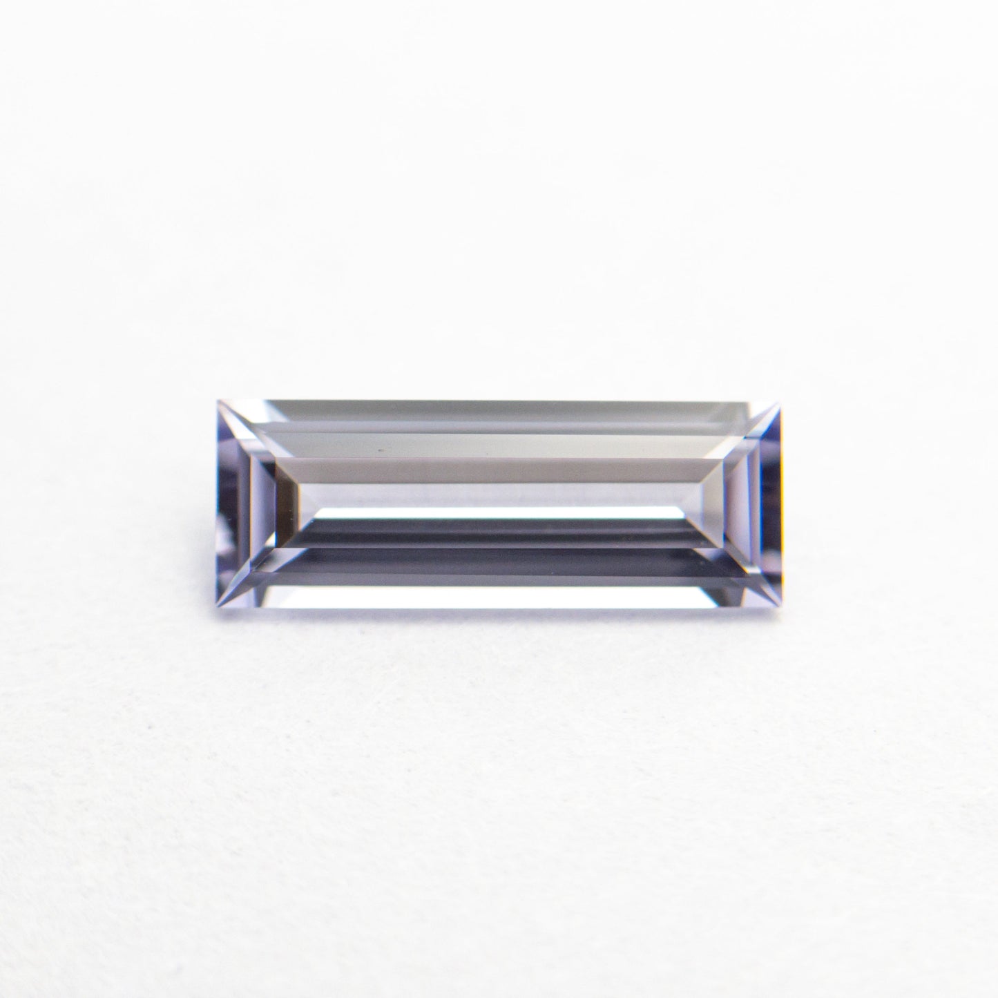 0.71ct 9.01x3.28x2.08mm レクタングル ステップカット サファイア 22877-01