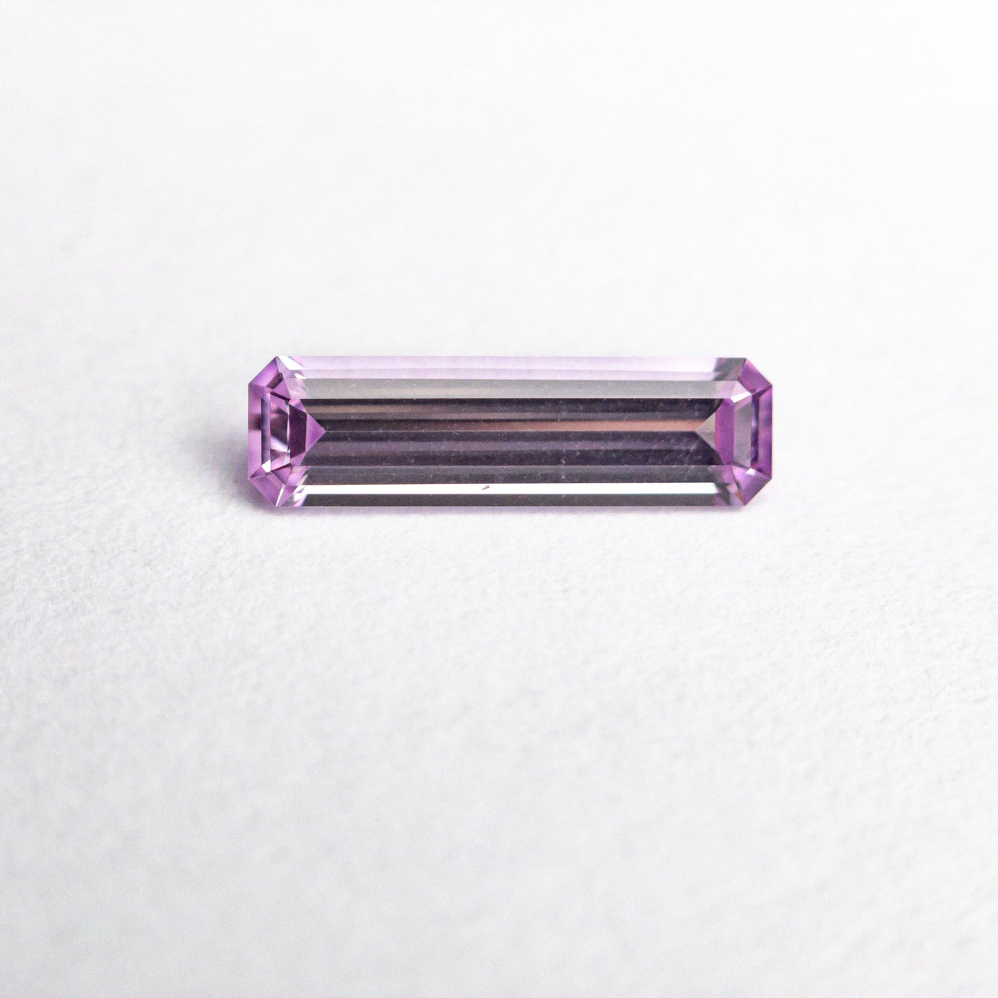 0.44ct 8.79x2.49x1.79mm カットコーナー レクタングル ステップカット サファイア 23103-01