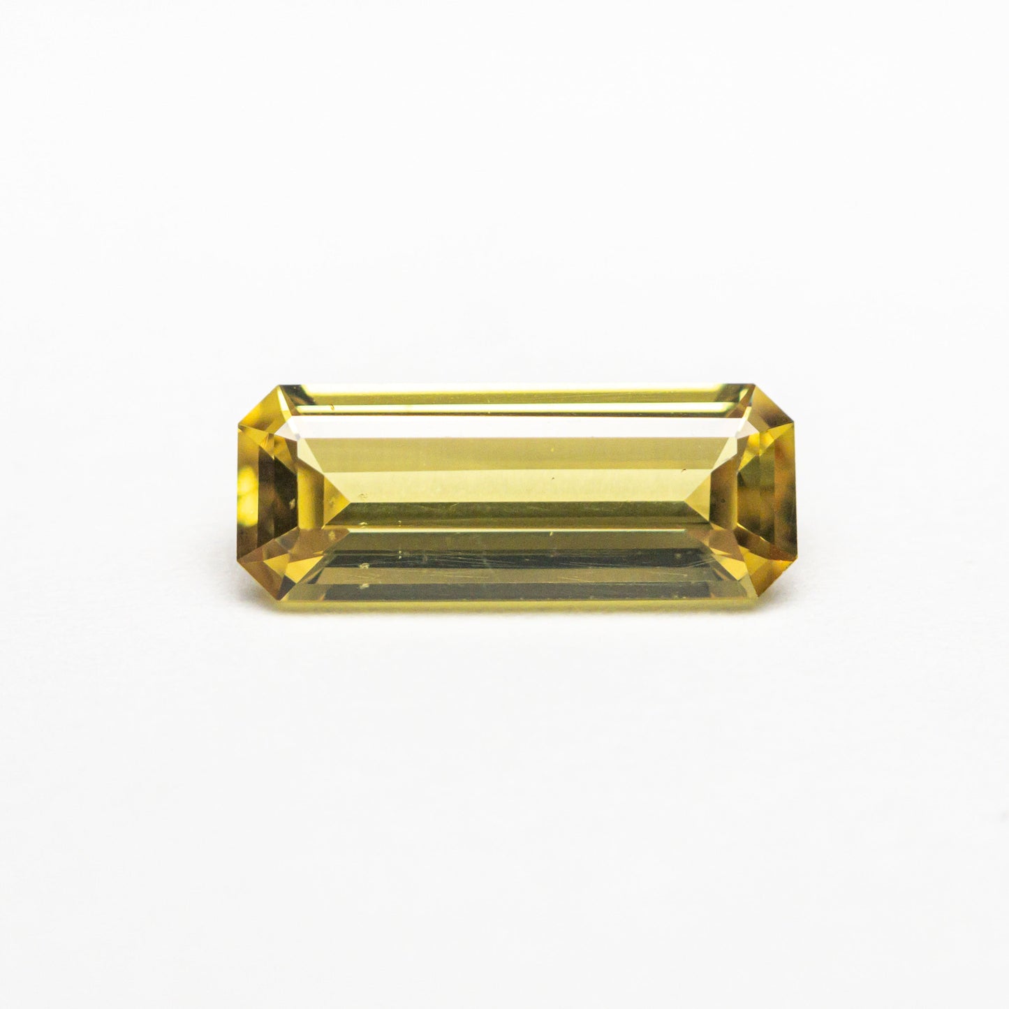 0.82ct 8.89x3.50x2.37mm カットコーナー レクタングル ステップカット サファイア 23164-01