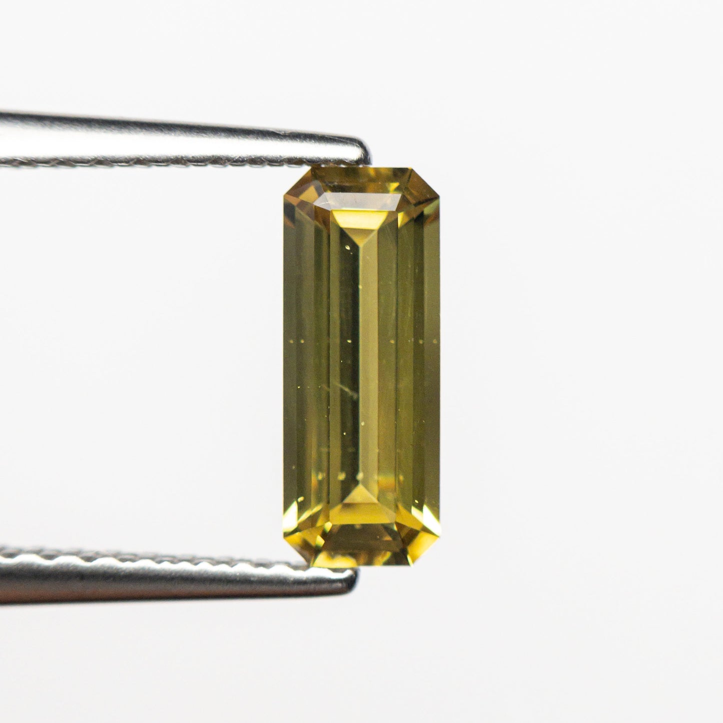 0.82ct 8.89x3.50x2.37mm カットコーナー レクタングル ステップカット サファイア 23164-01