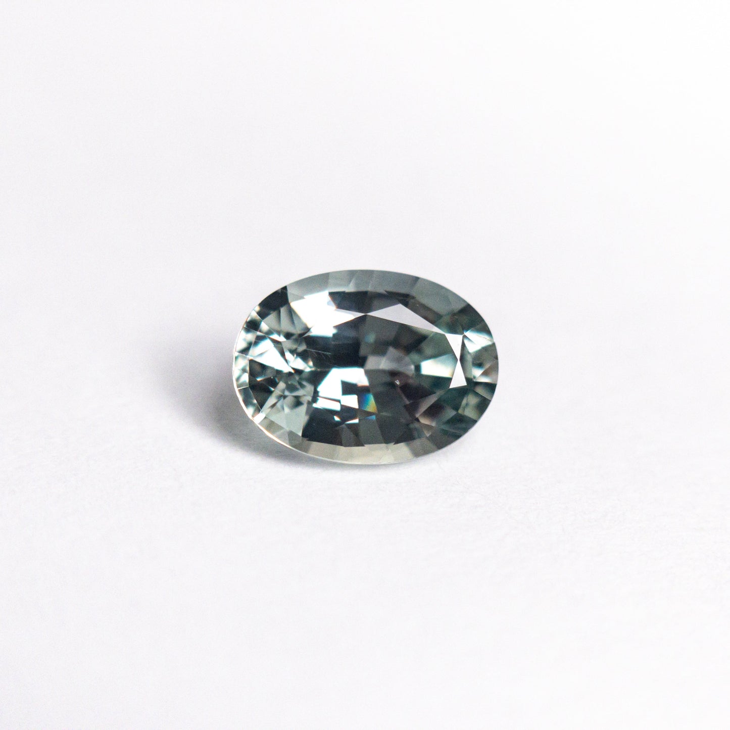 0.93ct 6.88x5.01x3.37mm オーバル ブリリアント サファイア 23426-07