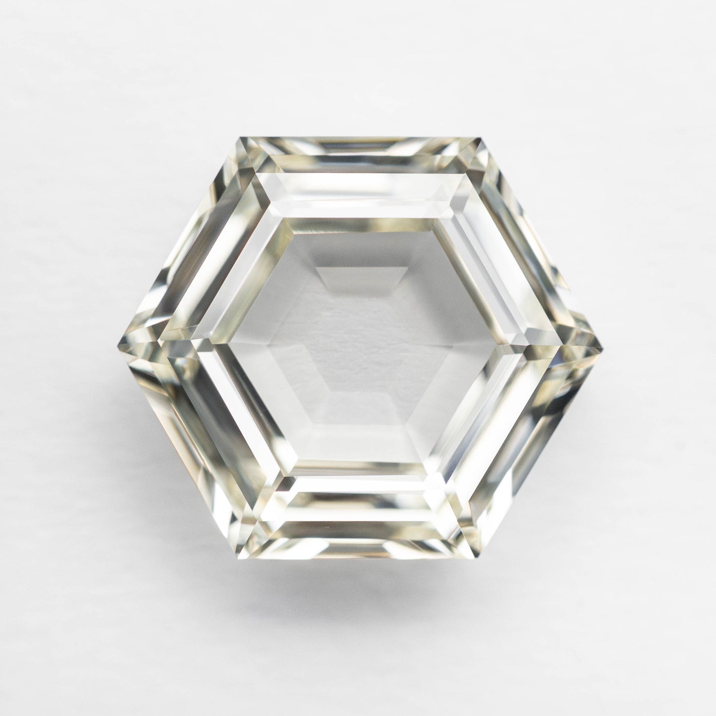 3.15ct 10.56x9.17x3.79mm GIA M VVS2 ヘキサゴン ステップ カット 23430-01