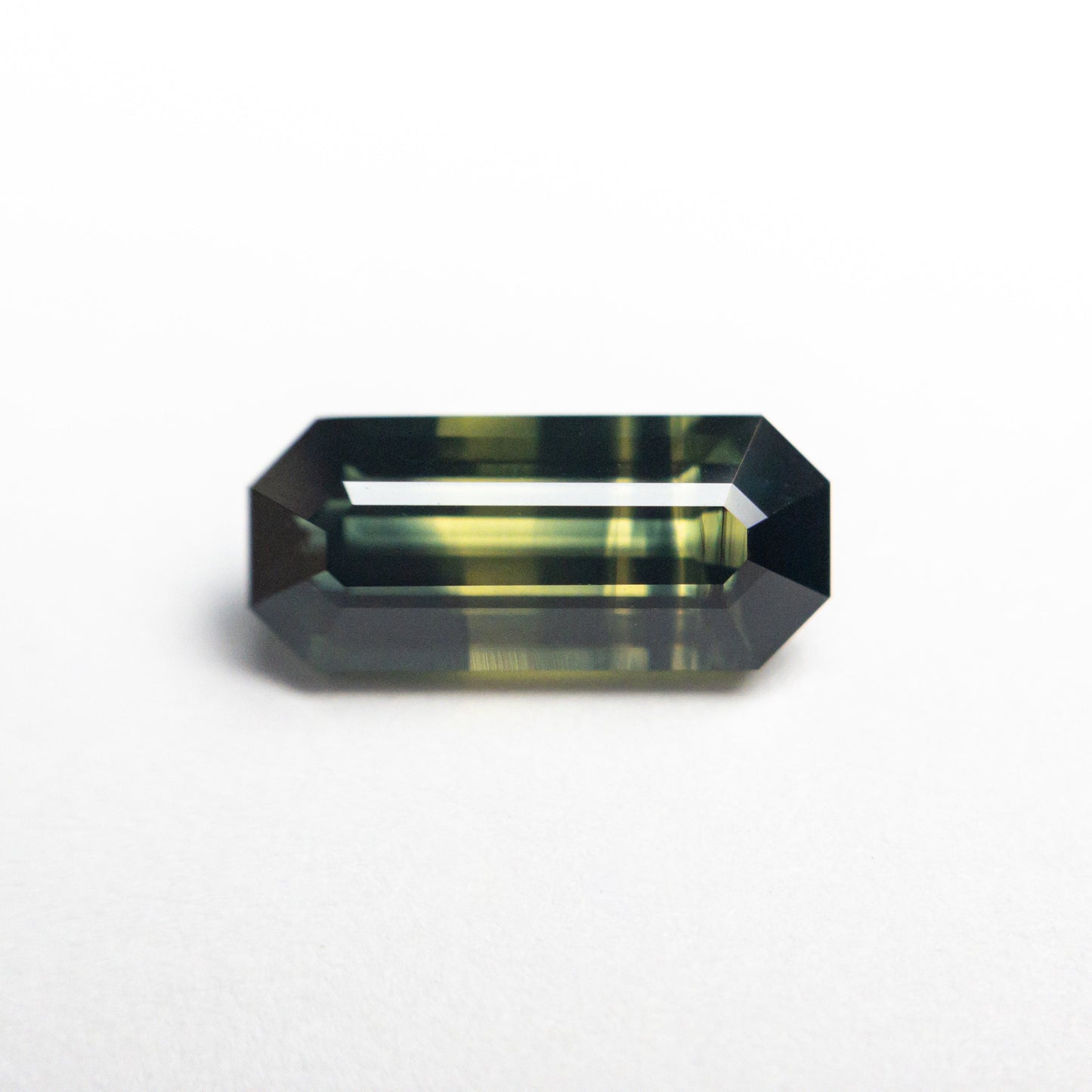 1.90ct 10.31x4.57x3.75mm カット コーナー レクタングル ステップ カット サファイア 23444-02