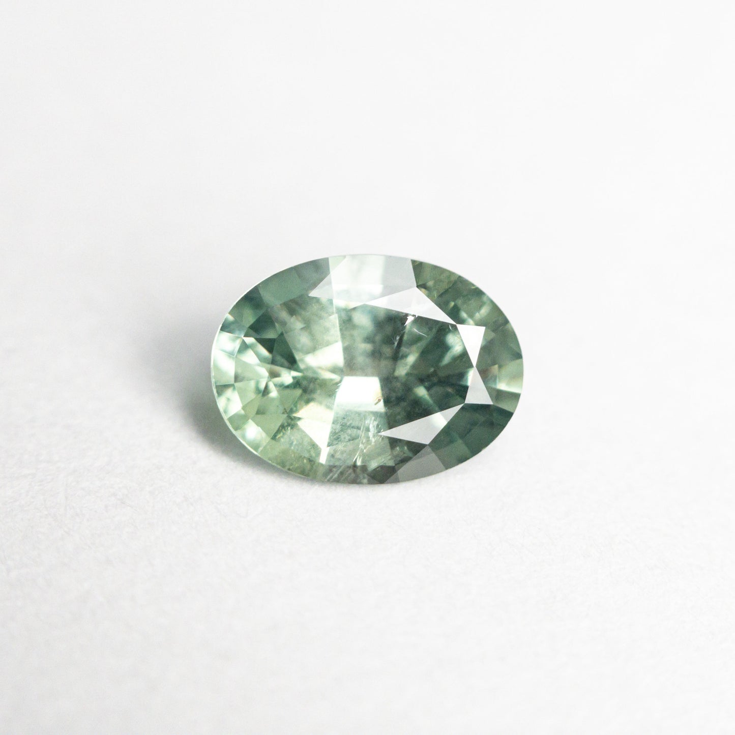 0.88ct 6.95x5.11x3.19mm オーバル ブリリアント サファイア 23447-35