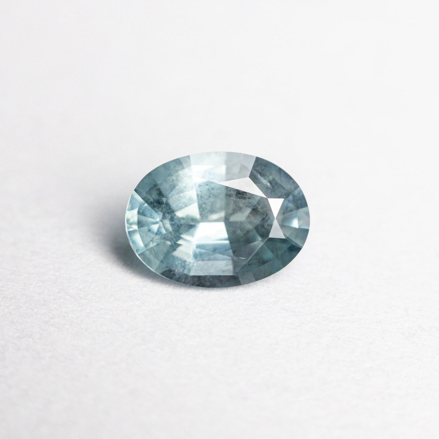 0.91ct 7.00x5.14x3.25mm オーバル ブリリアント サファイア 23447-36