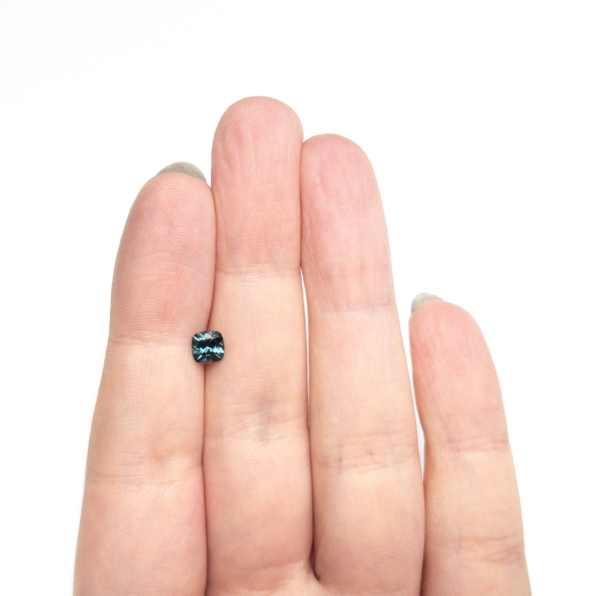 0.69カラット 5.05x5.01x3.38mm クッションブリリアントサファイア 23466-05