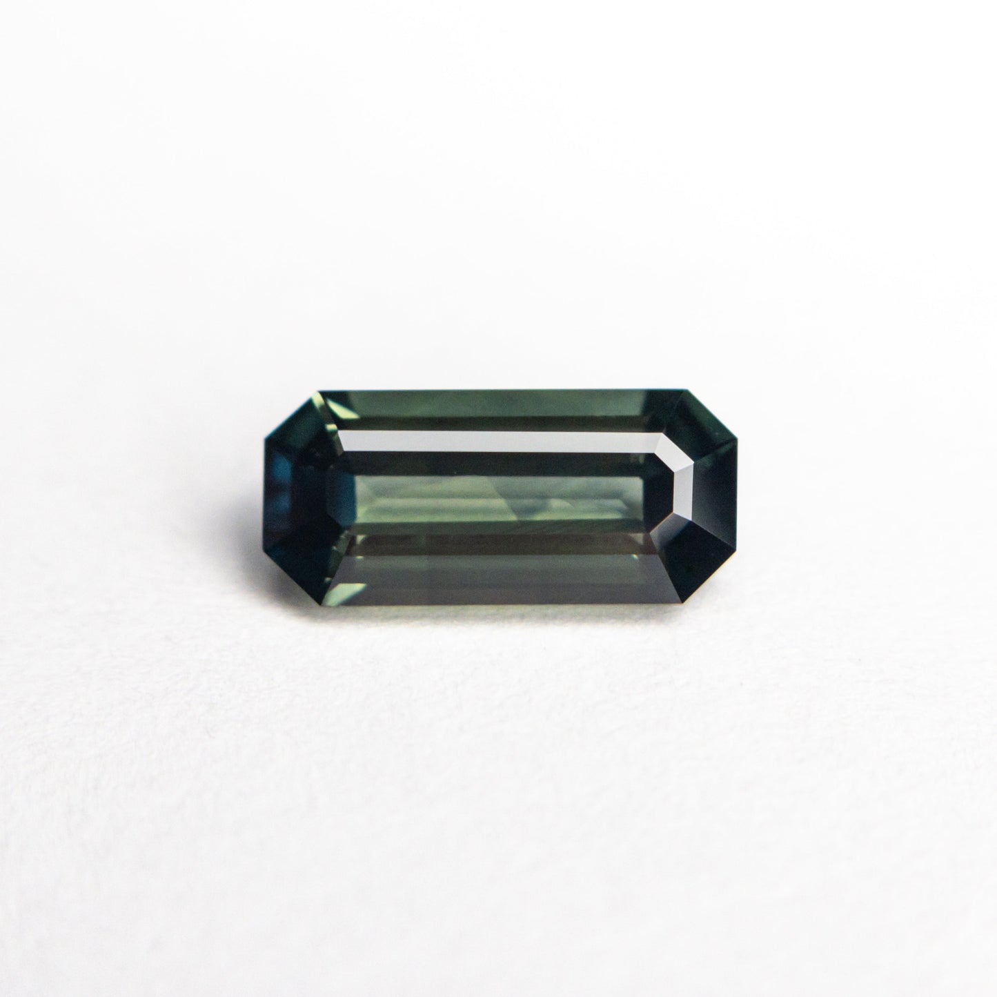 1.14ct 8.75x4.01x2.89mm カット コーナー レクタングル ステップ カット サファイア 23480-05