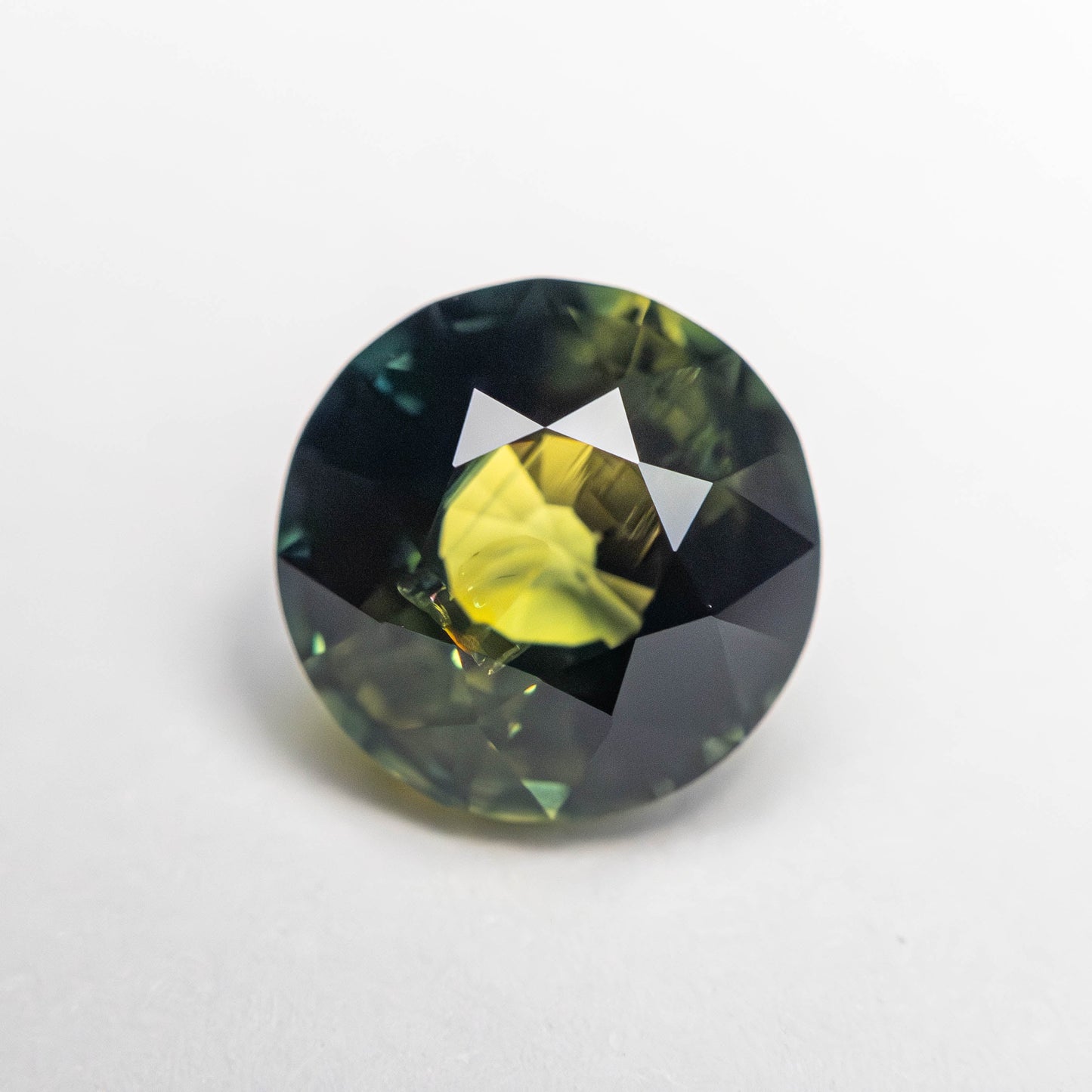 2.63ct 7.99x7.92x5.33mm ラウンド ブリリアント サファイア 23495-03