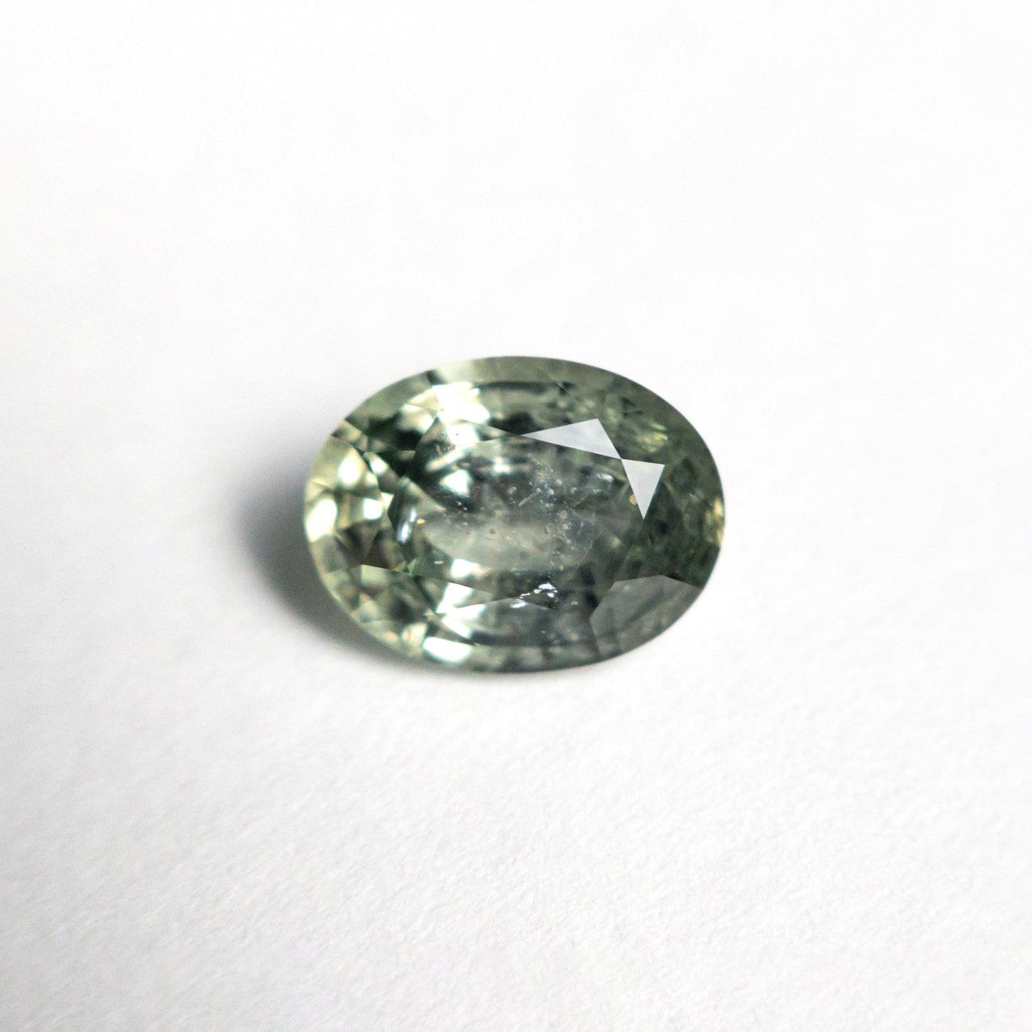 1.43ct 7.76x5.92x3.66mm オーバル ブリリアント サファイア 23669-07