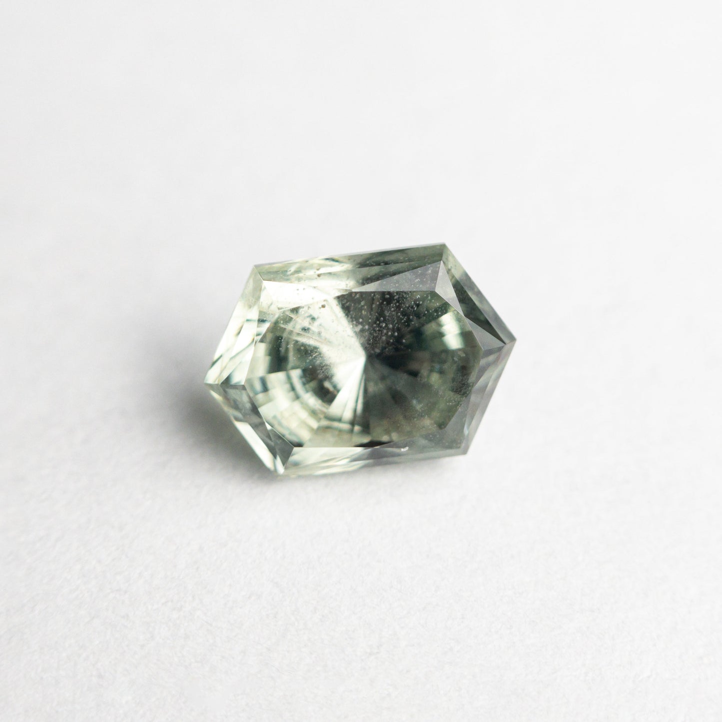 1.28ct 7.37x5.04x4.18mm ヘキサゴン ブリリアント サファイア 23670-05