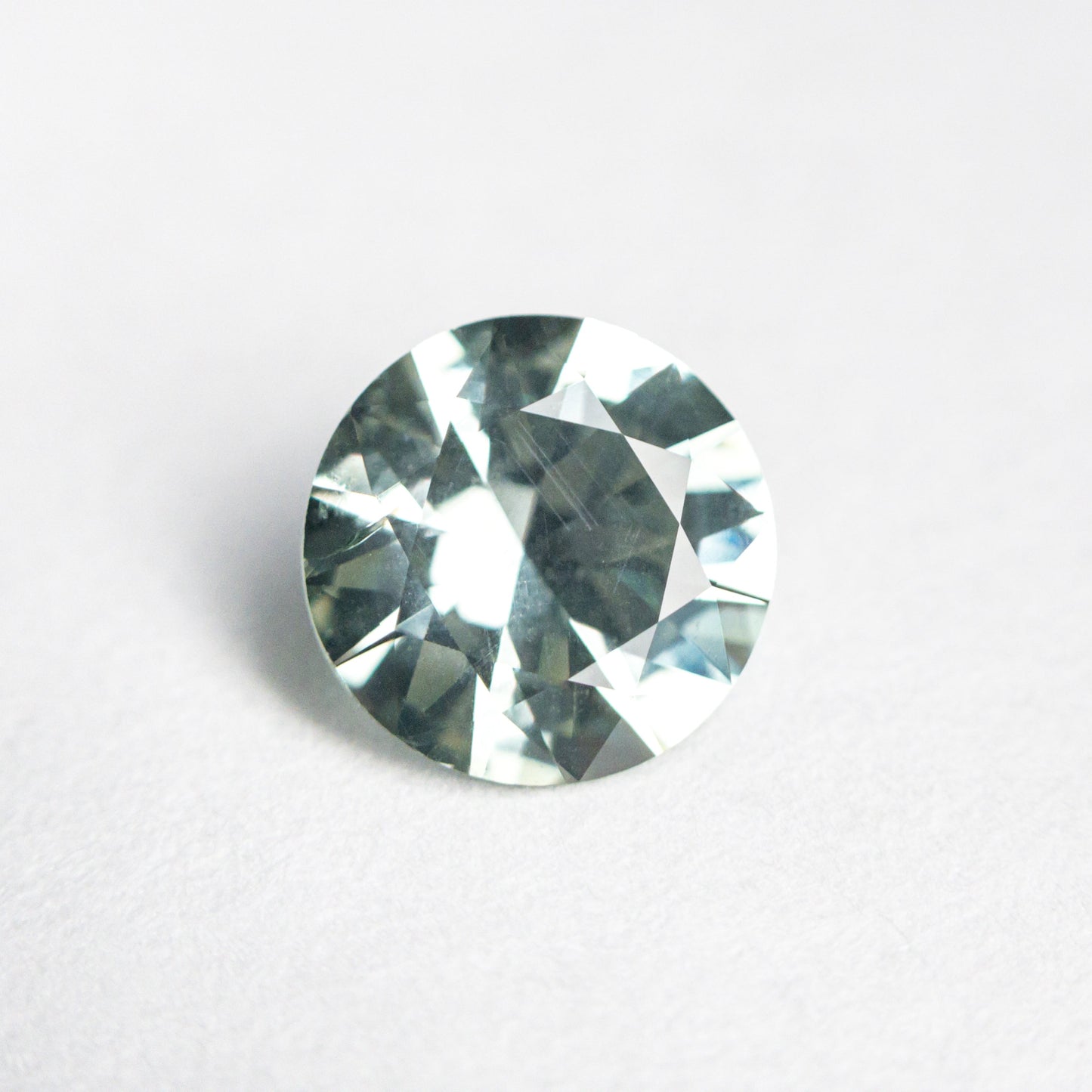 1.45ct 7.13x7.11x4.16mm ラウンド ブリリアント サファイア 23687-04