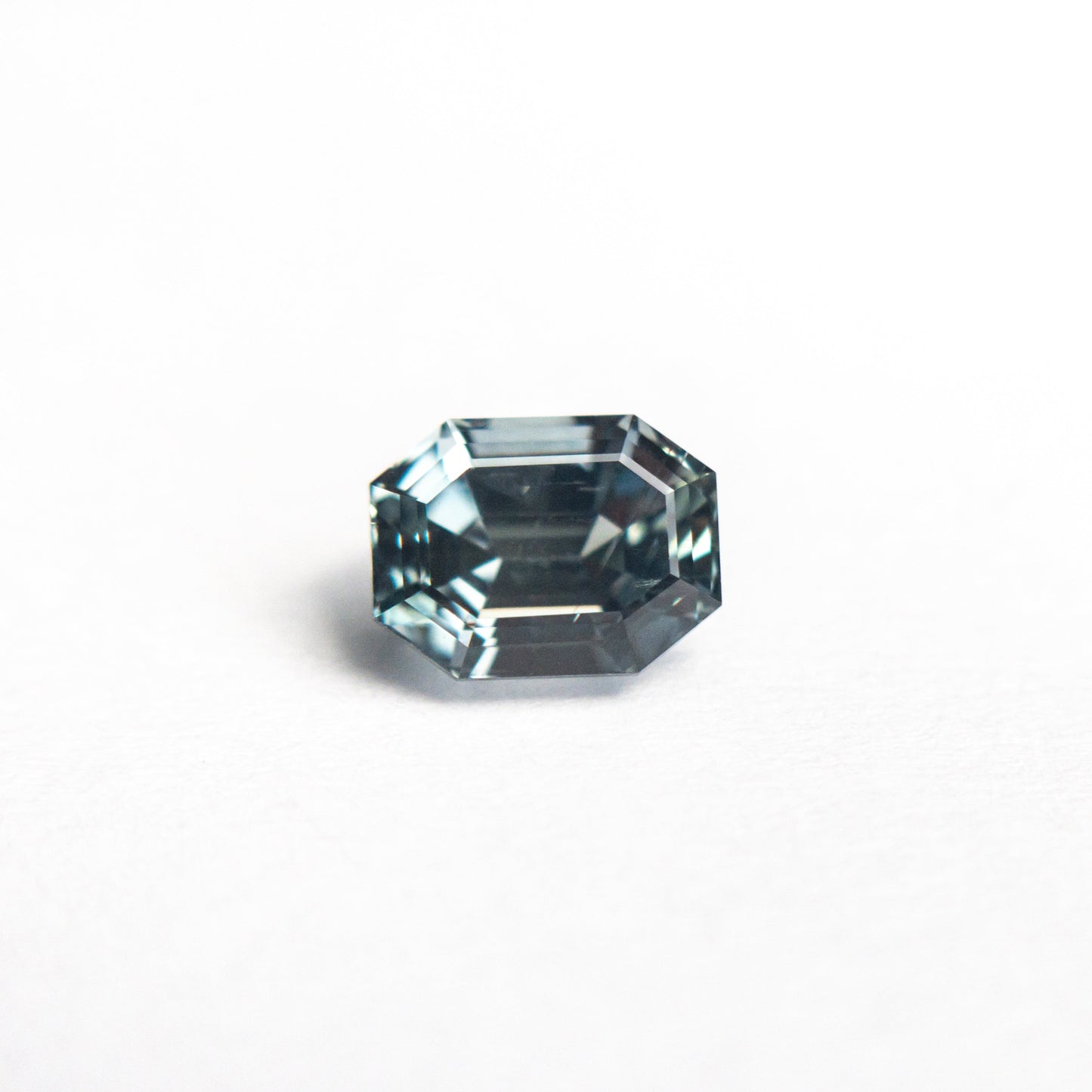 0.99ct 5.84x4.40x3.86mm カットコーナー レクタングル ステップカット サファイア 23700-07