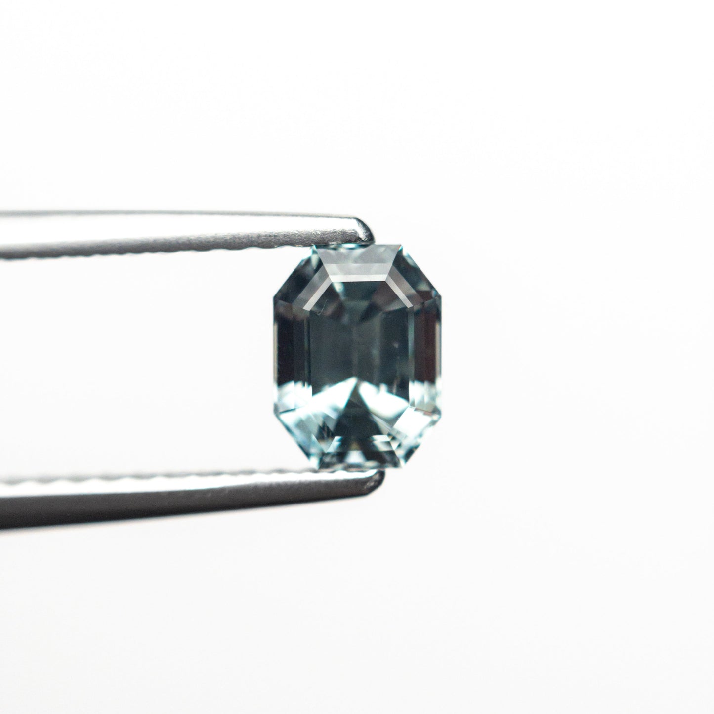 0.99ct 5.84x4.40x3.86mm カットコーナー レクタングル ステップカット サファイア 23700-07