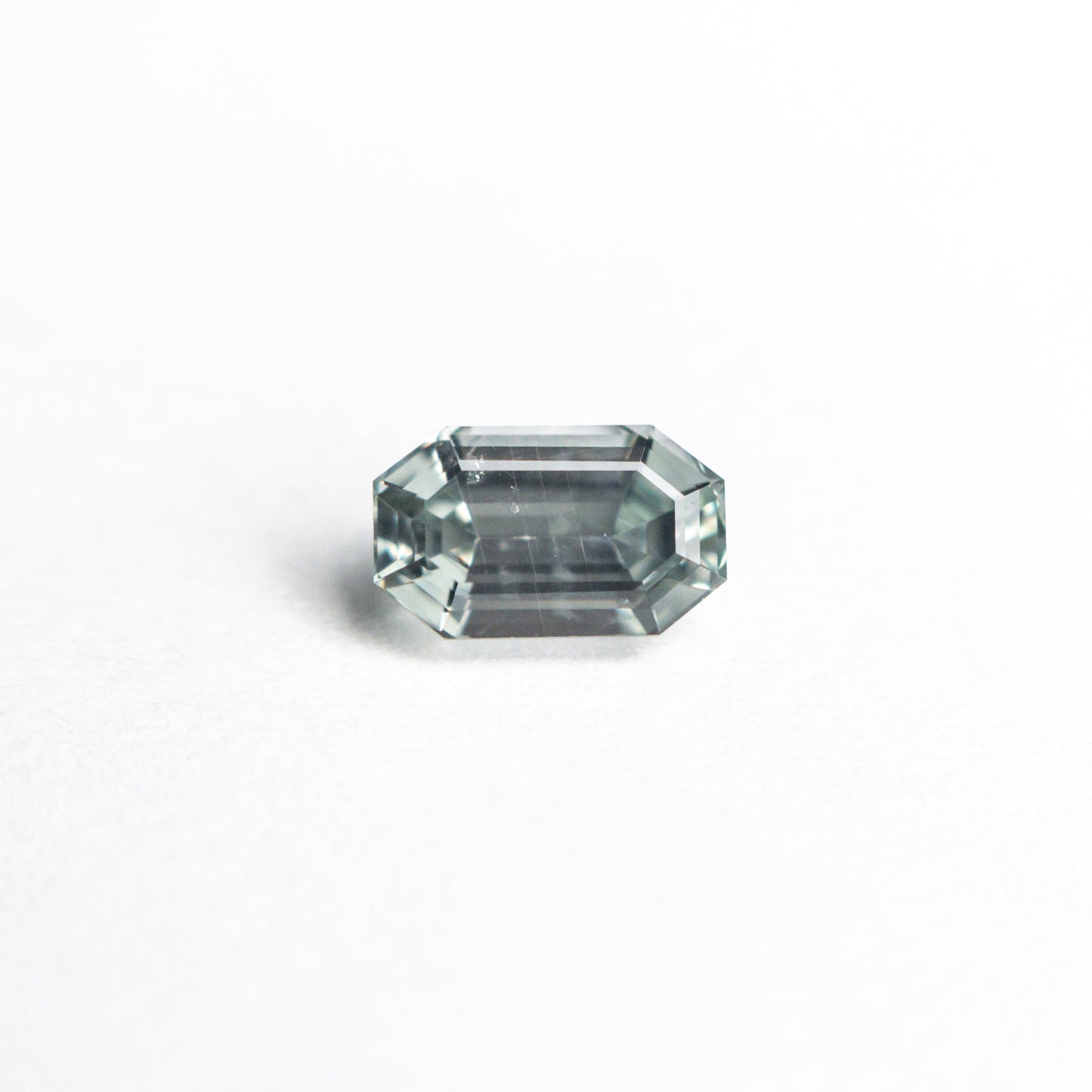 0.68ct 5.87x3.55x3.10mm カット コーナー レクタングル ステップ カット サファイア 23705-14