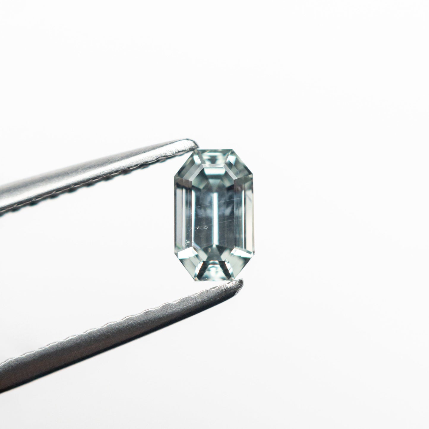 0.68ct 5.87x3.55x3.10mm カット コーナー レクタングル ステップ カット サファイア 23705-14