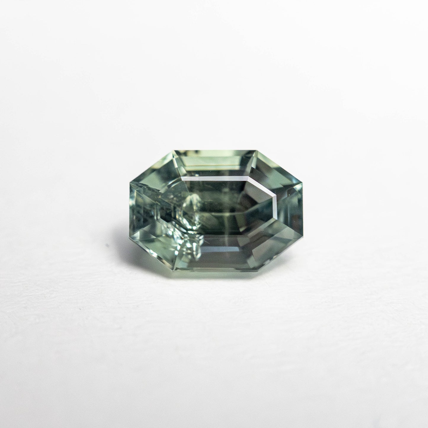 0.92ct 6.35x4.47x3.55mm カット コーナー レクタングル ステップ カット サファイア 23705-18