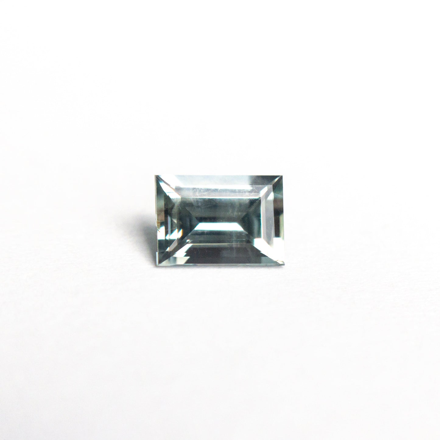 0.54ct 5.40x3.82x2.65mm 長方形ステップカットサファイア 23715-09