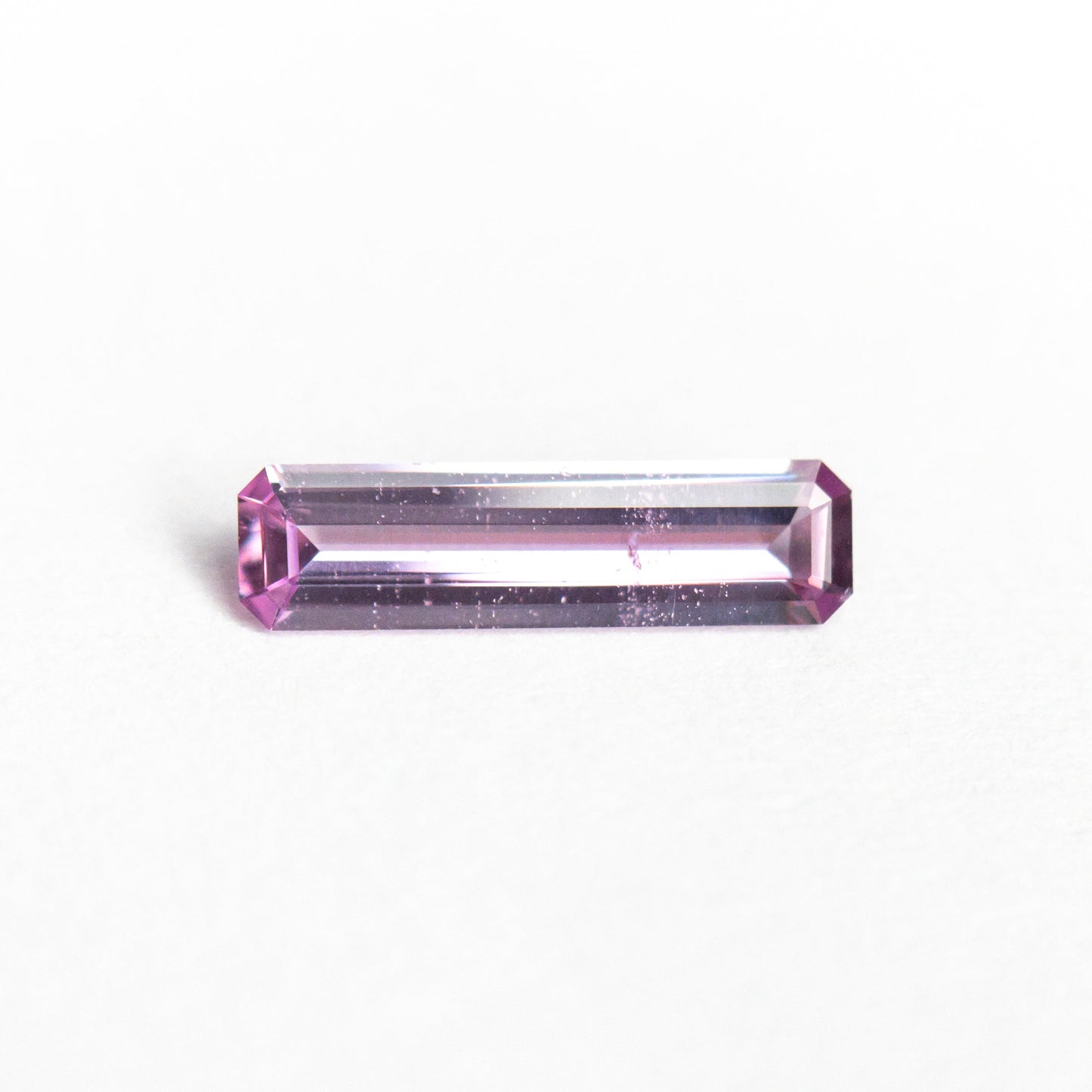 0.36ct 9.19x2.47x1.43mm カット コーナー レクタングル ステップ カット サファイア 23771-01