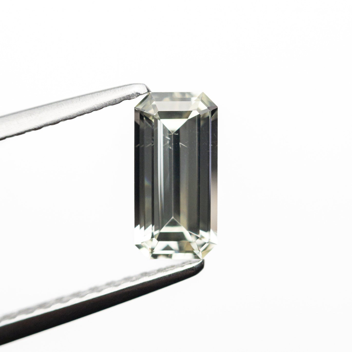 0.85ct 7.97x3.98x2.54mm カット コーナー レクタングル ステップ カット サファイア 23773-02