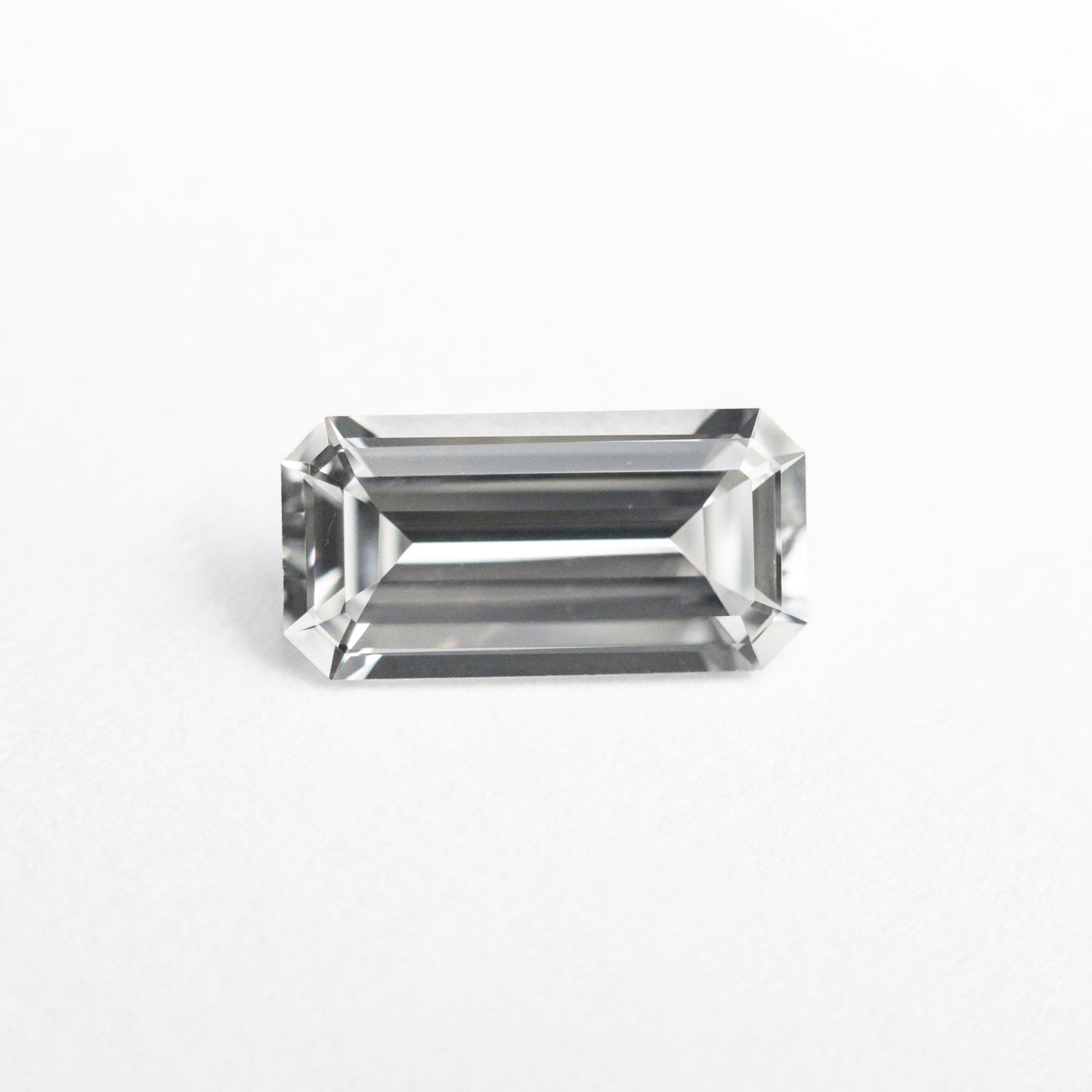 0.85ct 7.98x3.99x2.48mm カットコーナー レクタングル ステップカット サファイア 23773-01