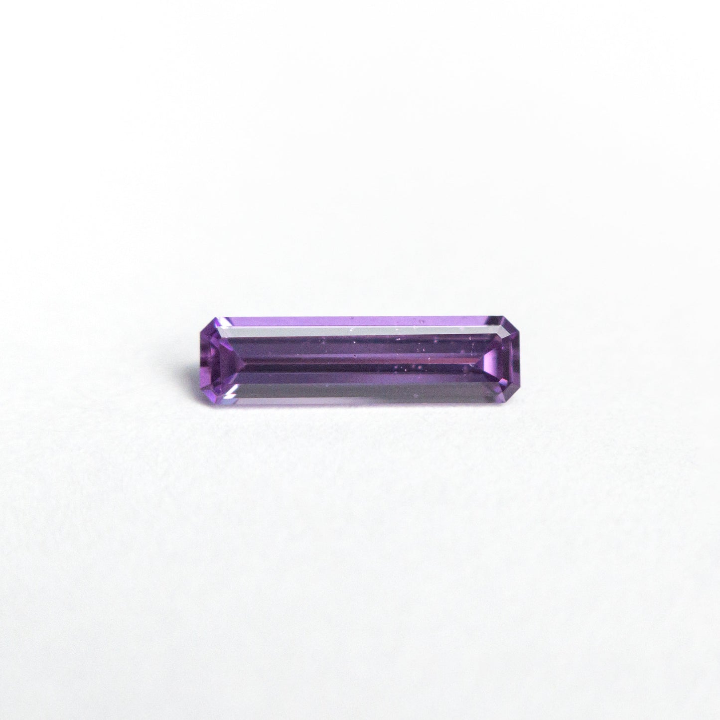 0.35ct 8.43x2.29x1.64mm カットコーナー レクタングル ステップカット サファイア 23780-05