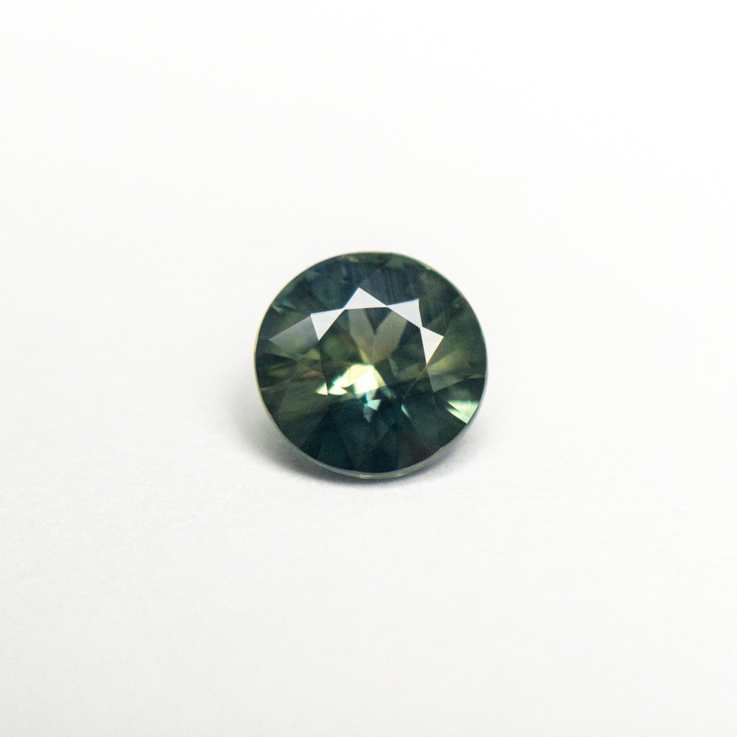 0.83ct 5.94x5.88x3.33mm ラウンドブリリアントサファイア 23806-22