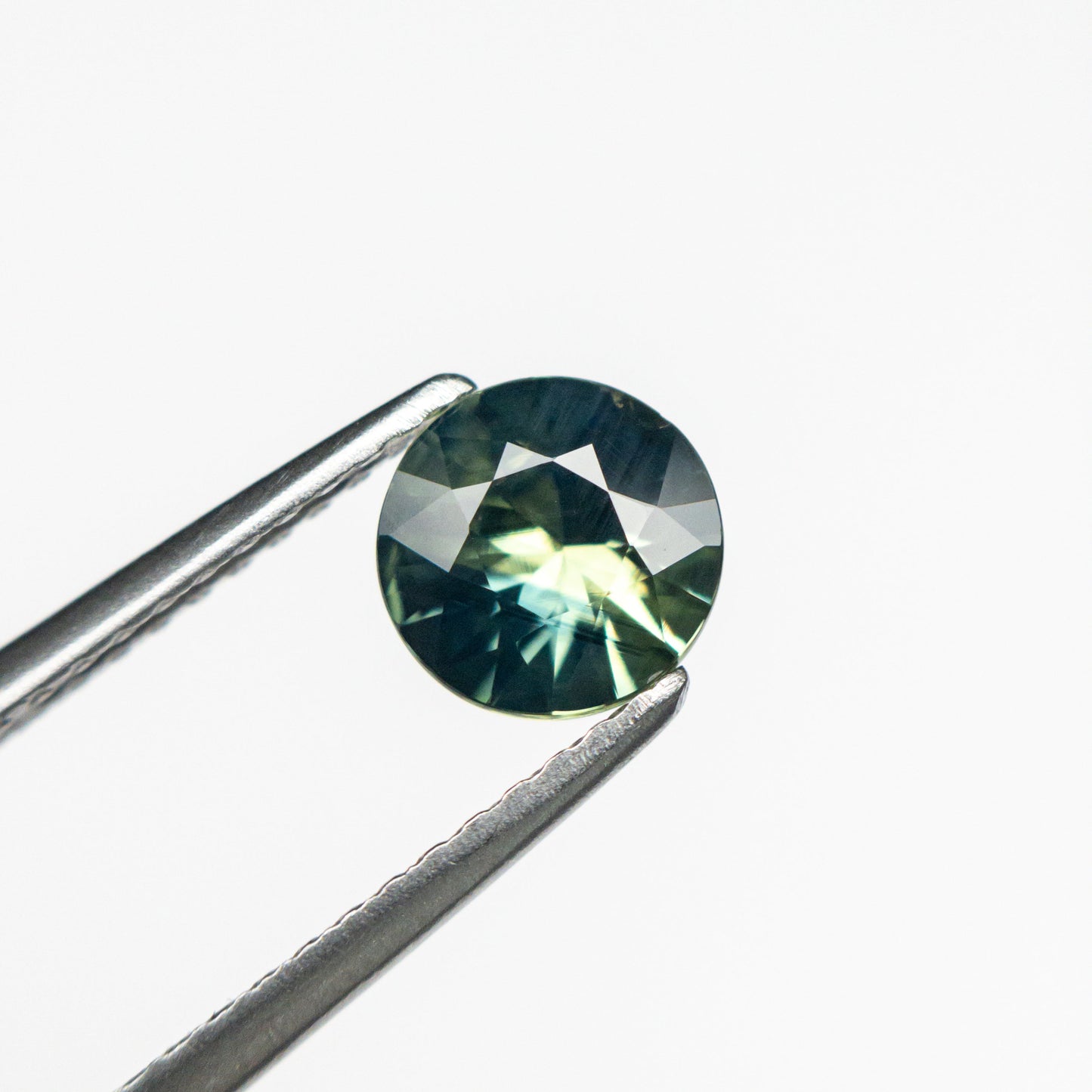 0.83ct 5.94x5.88x3.33mm ラウンドブリリアントサファイア 23806-22