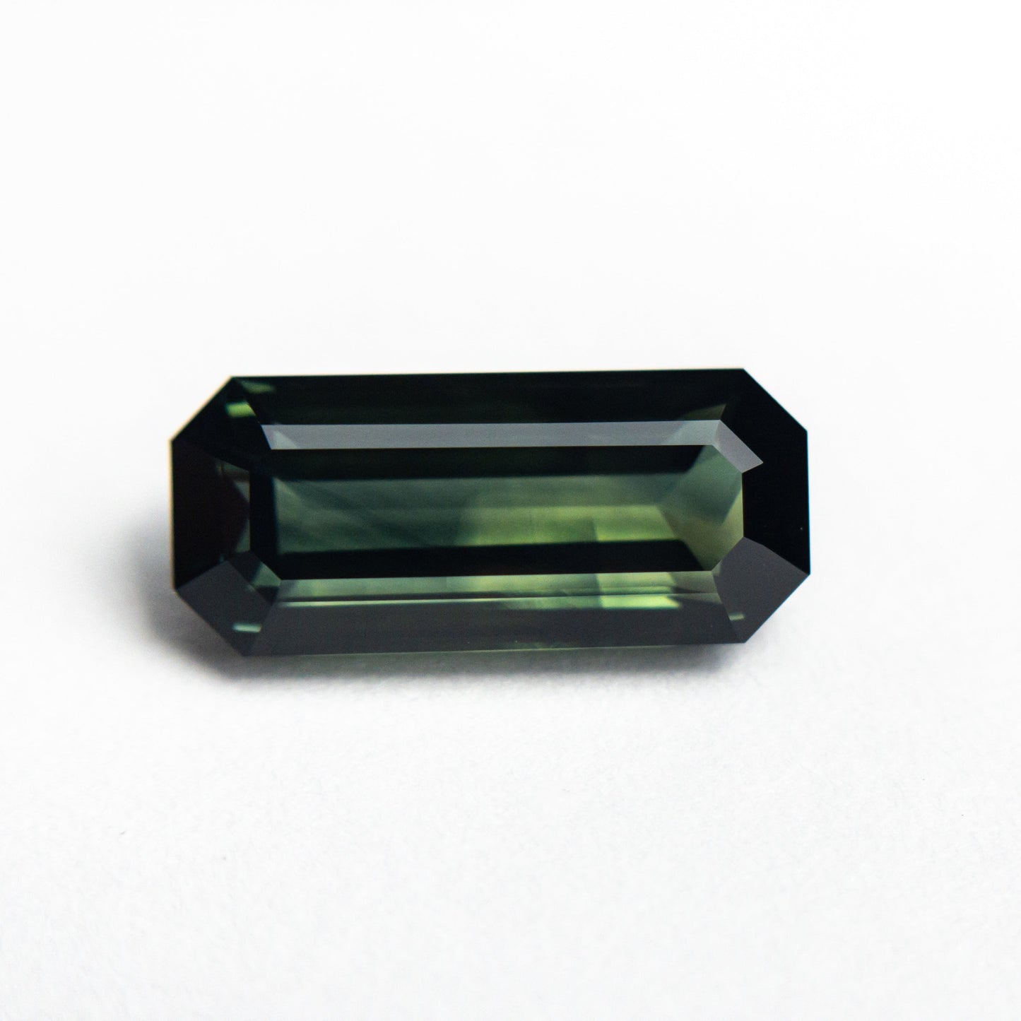 2.83ct 11.64x5.14x3.98mm カット コーナー レクタングル ステップ カット サファイア 23817-01