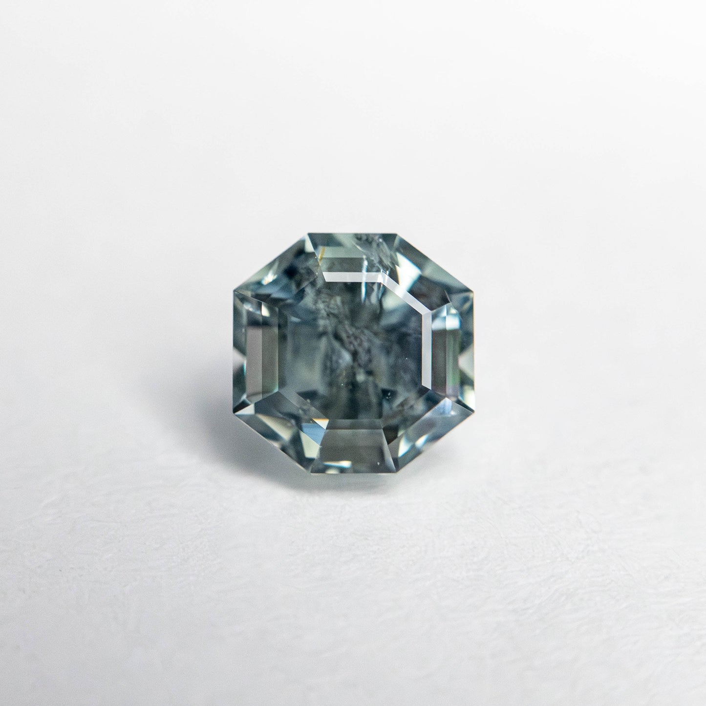 1.08ct 5.50x5.48x4.20mm オクタゴン ステップ カット サファイア 23902-07