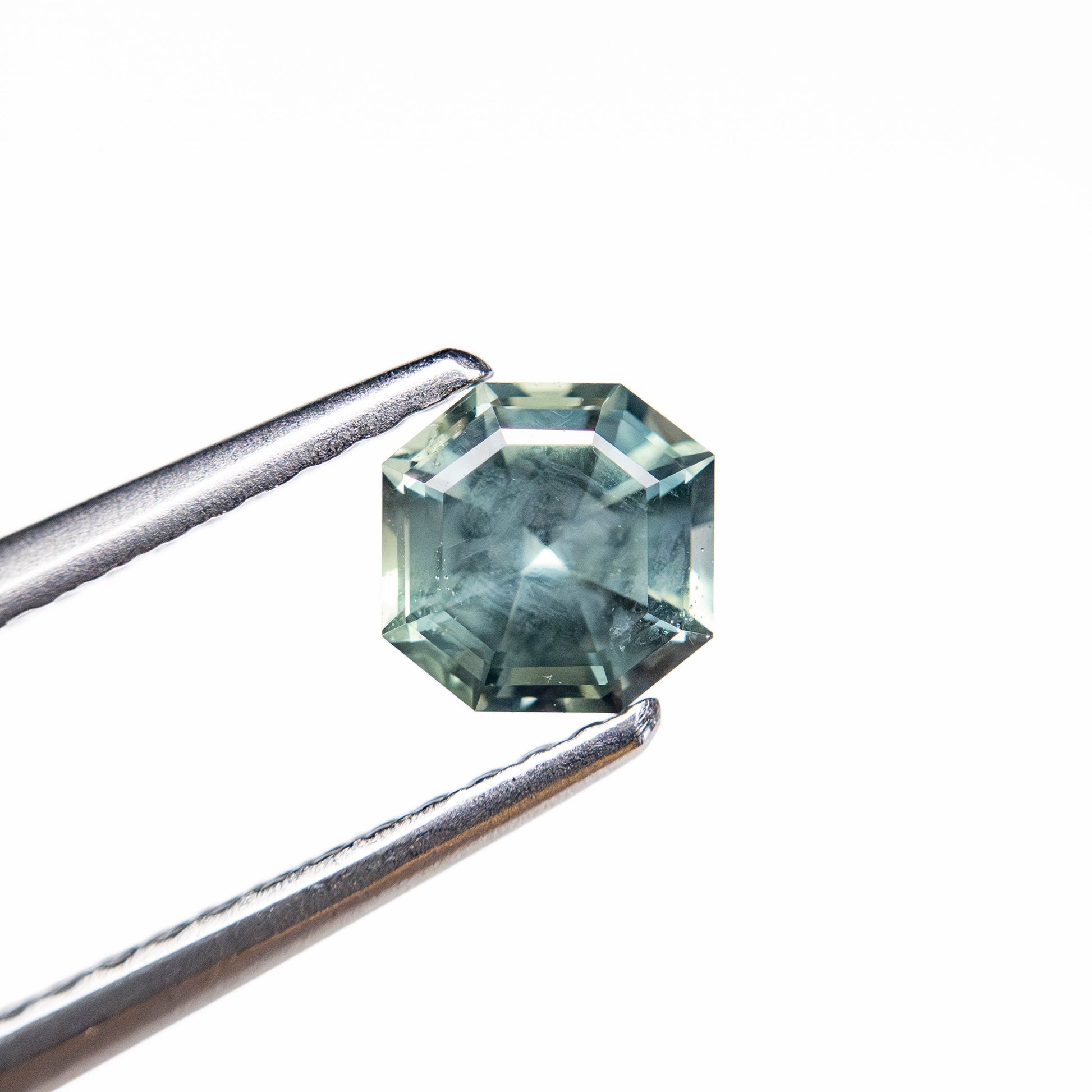 0.75カラット 4.96x4.91x3.57mm カットコーナースクエアステップカットサファイア 23903-12