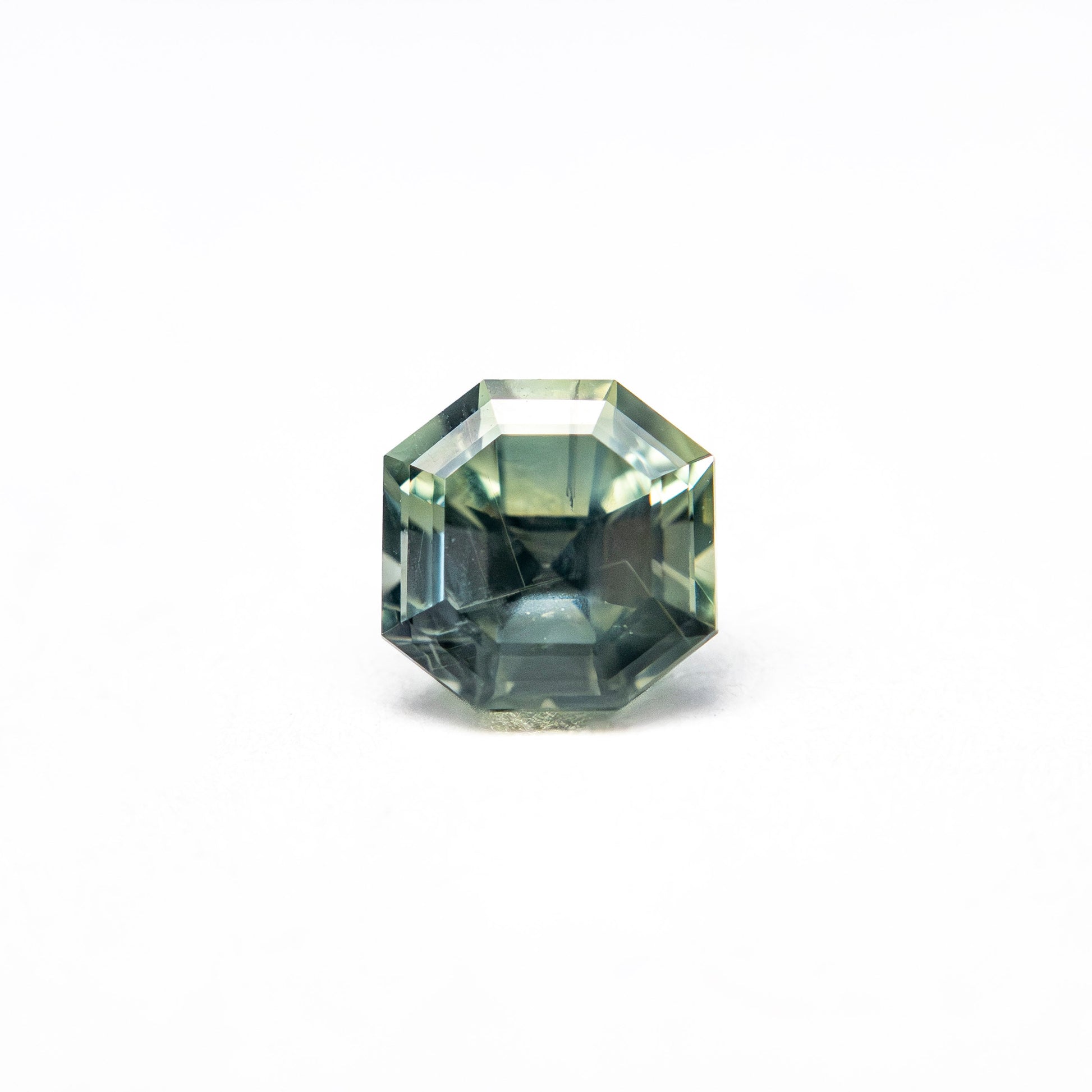 0.81ct 5.39x4.99x3.96mm カットコーナースクエアステップカットサファイア 23903-15