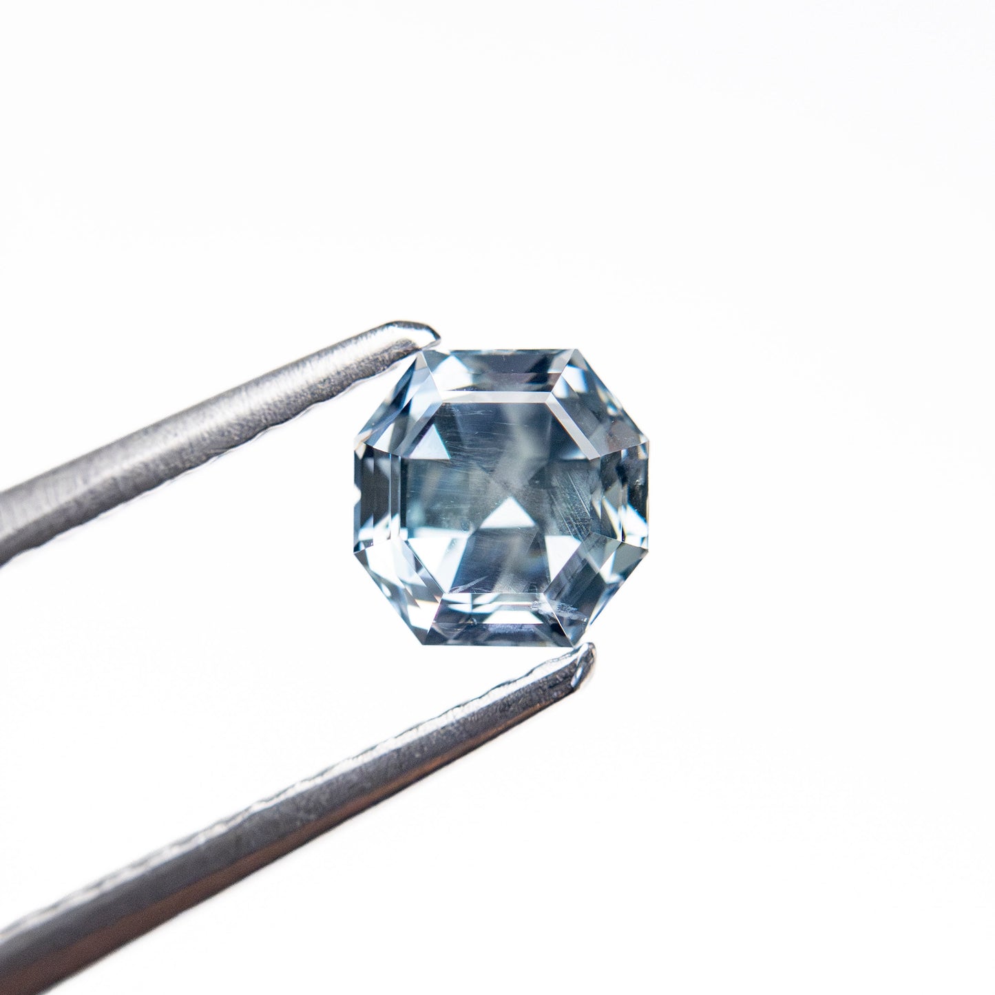 0.91ct 5.07x5.03x4.12mm カットコーナースクエアステップカットサファイア 23903-16