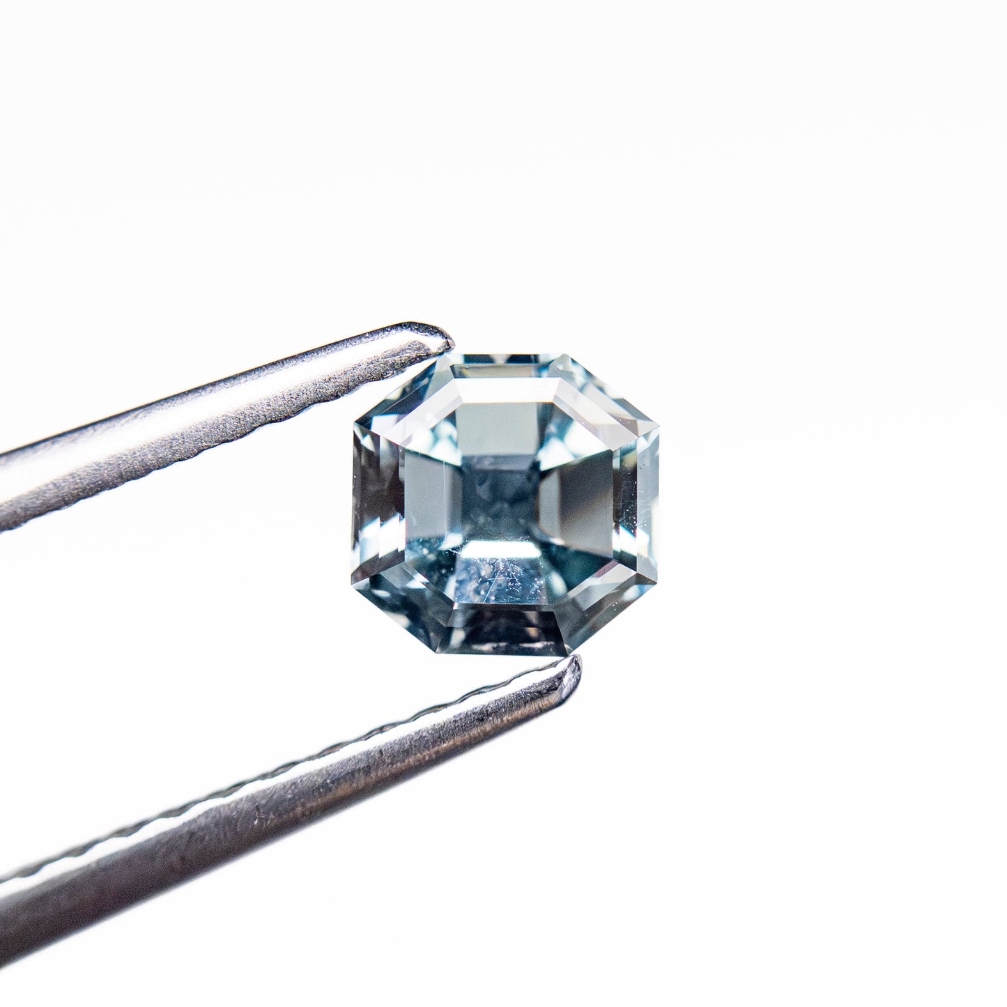 0.82ct 4.97x4.91x4.06mm カットコーナースクエアステップカットサファイア 23903-20