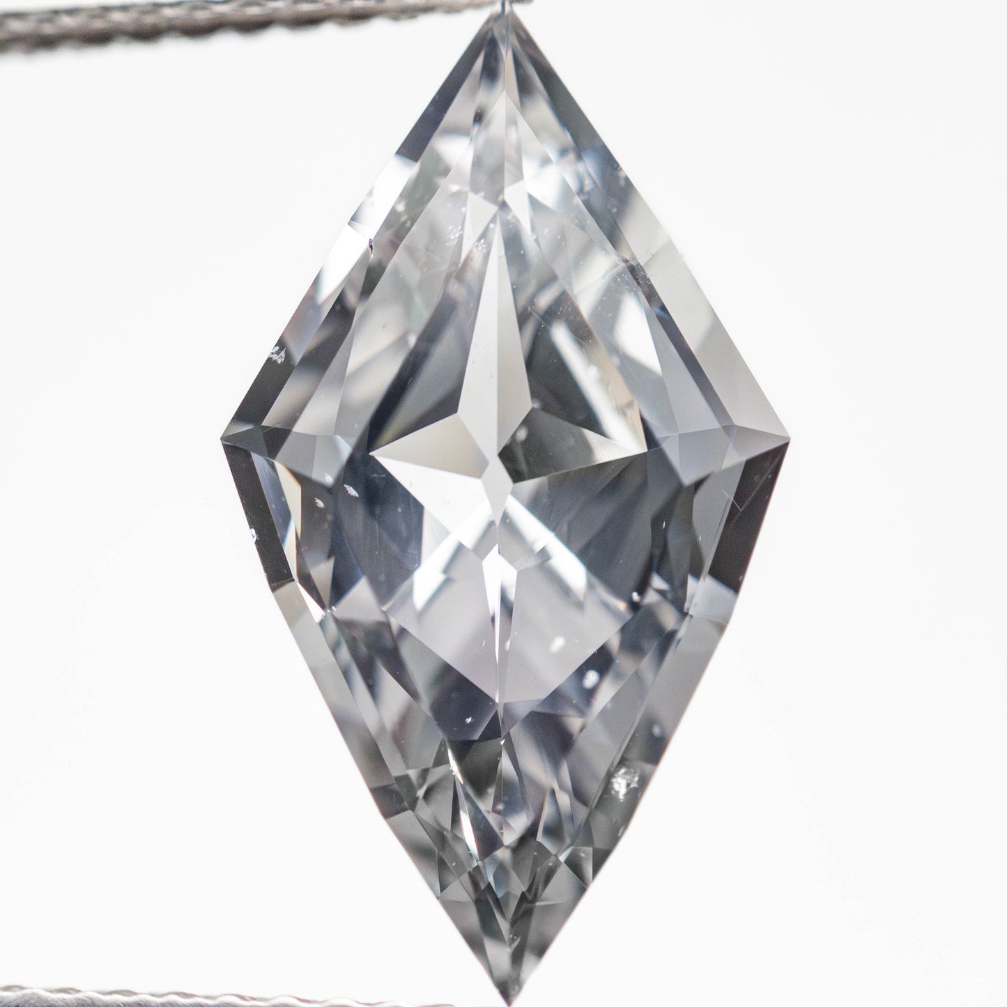 3.82ct 15.99x8.90x4.93mm ロゼンジ ブリリアント サファイア 24238-01