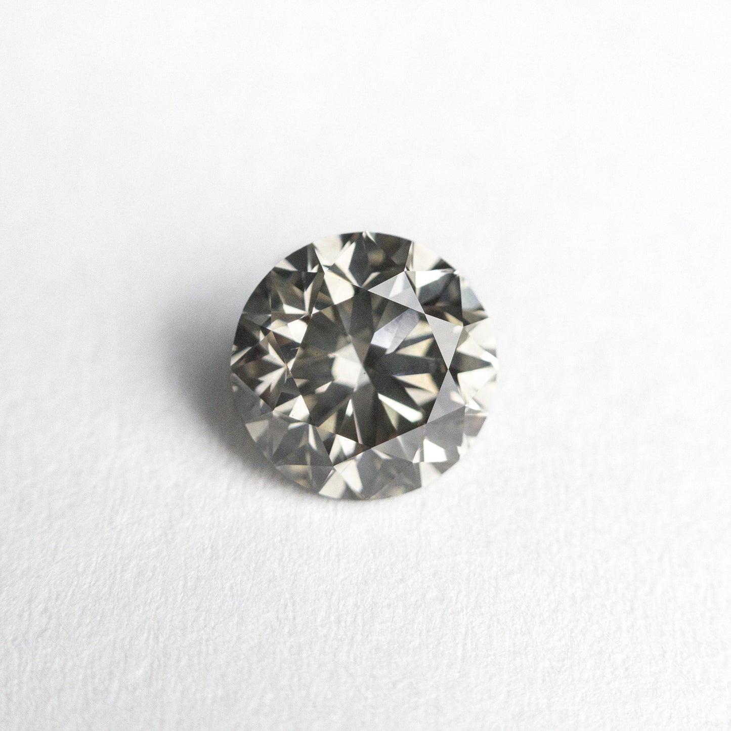 1.00ct 6.11x6.08x4.04mm SI1+ ファンシー グレー ラウンド ブリリアント 24269-01