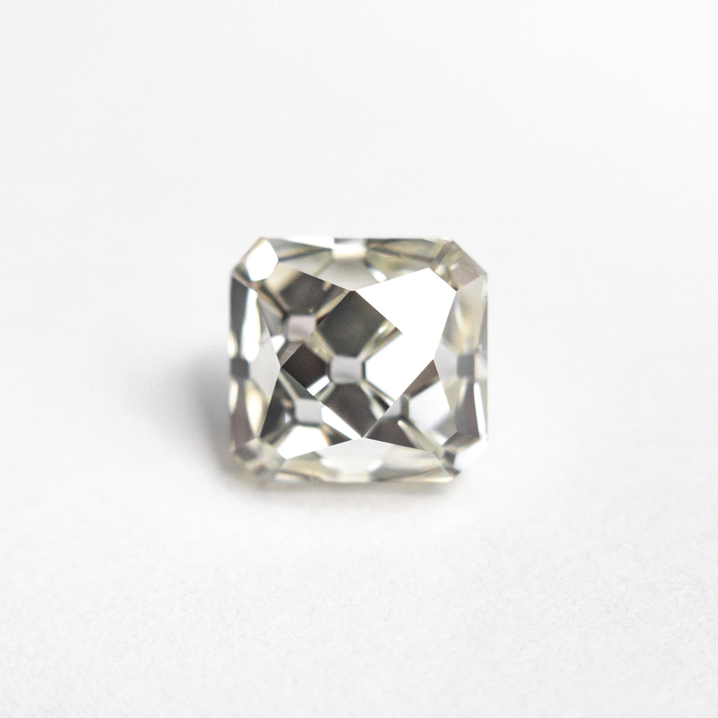 1.95ct 6.43x6.08x5.65mm GIA VS2 N モダンアンティークフレンチカット 24291-02