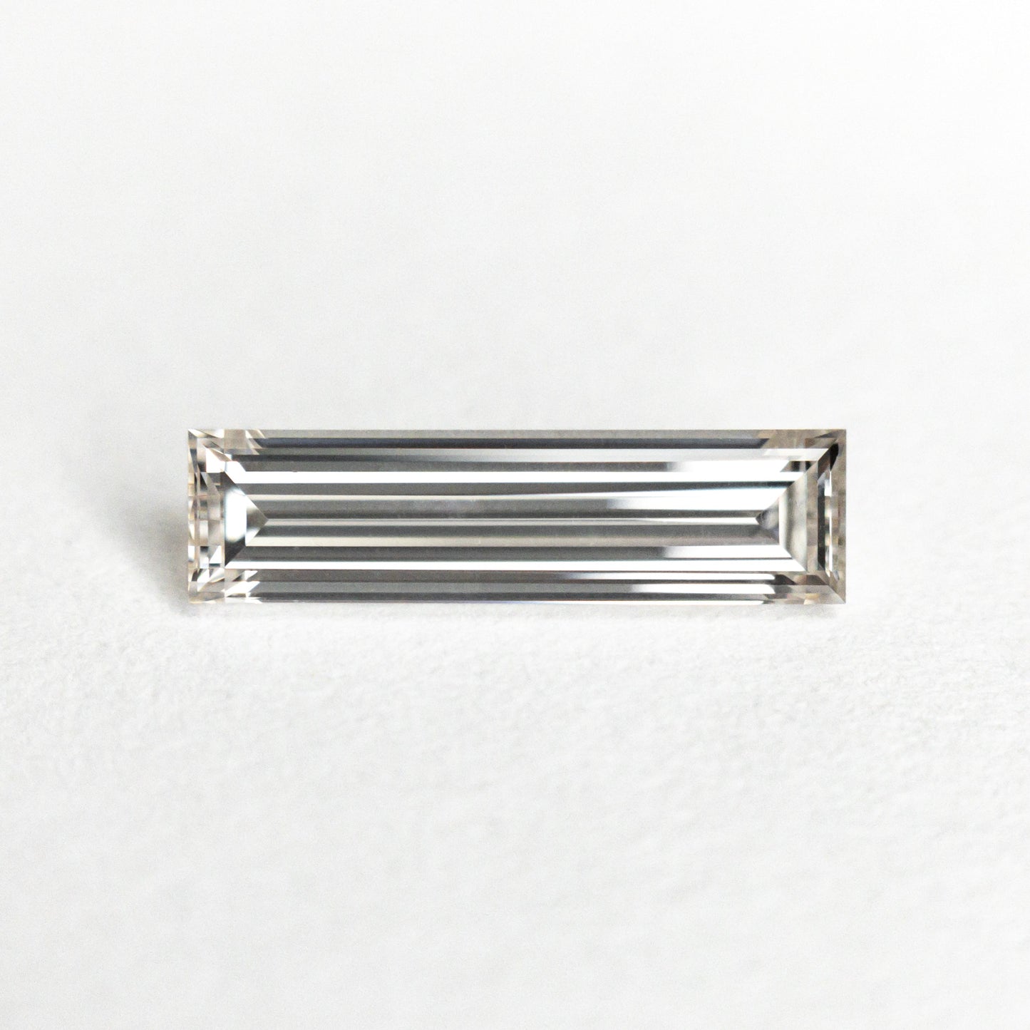 0.60ct 10.40x2.85x1.94mm GIA インターナリー フローレス H バゲット ステップ カット 24299-01