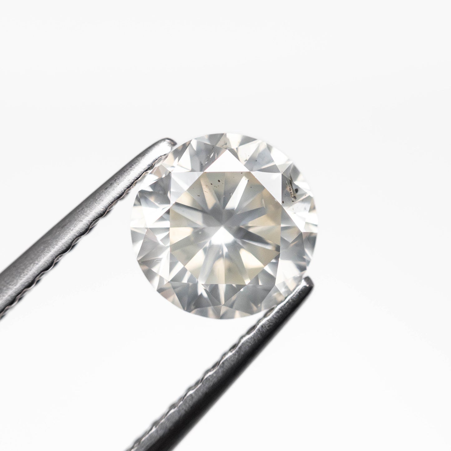 1.05ct 6.38x6.35mm SI2 ファンシー グレー ラウンド ブリリアント 24514-06